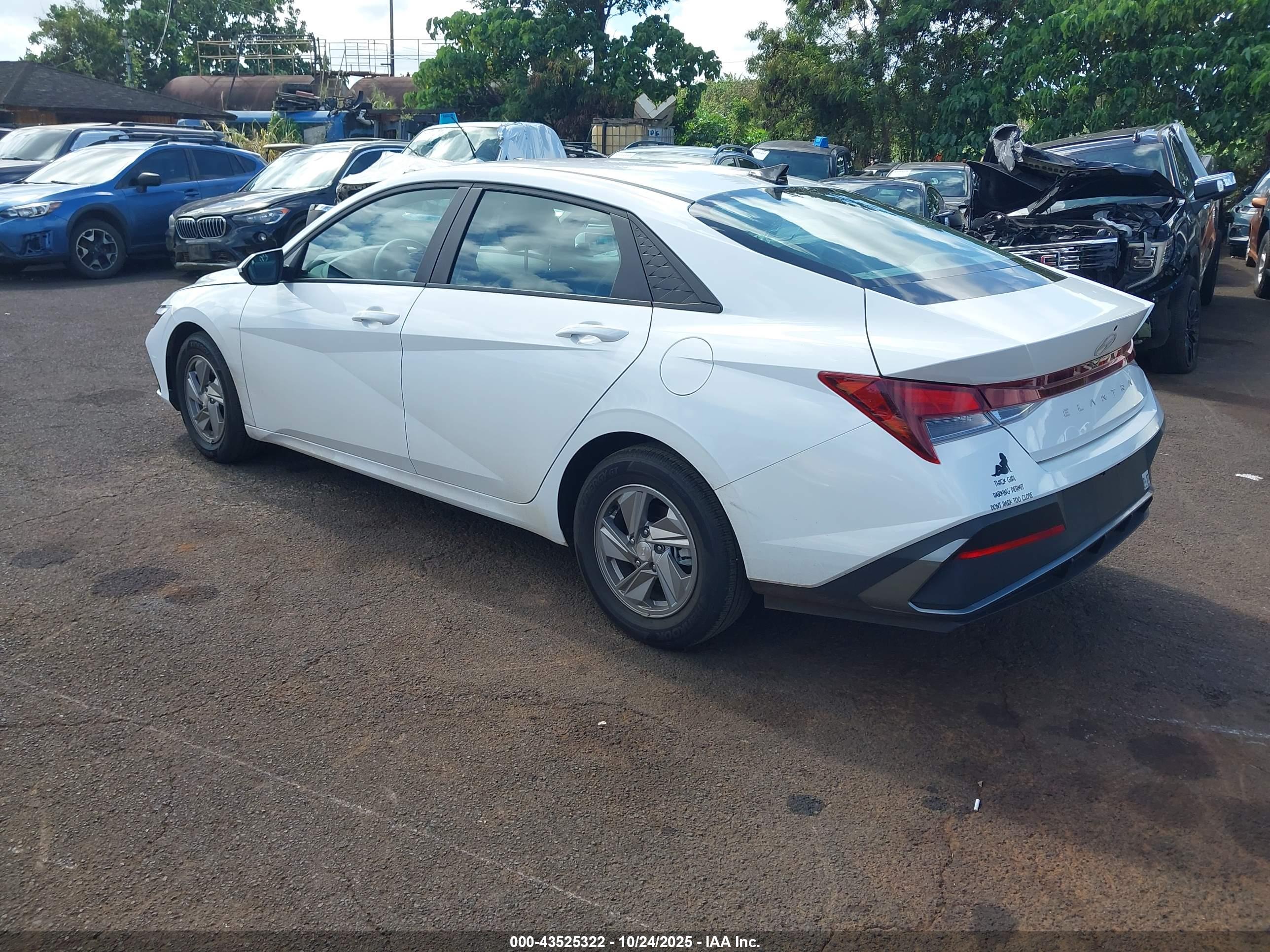 HYUNDAI ELANTRA image 3
