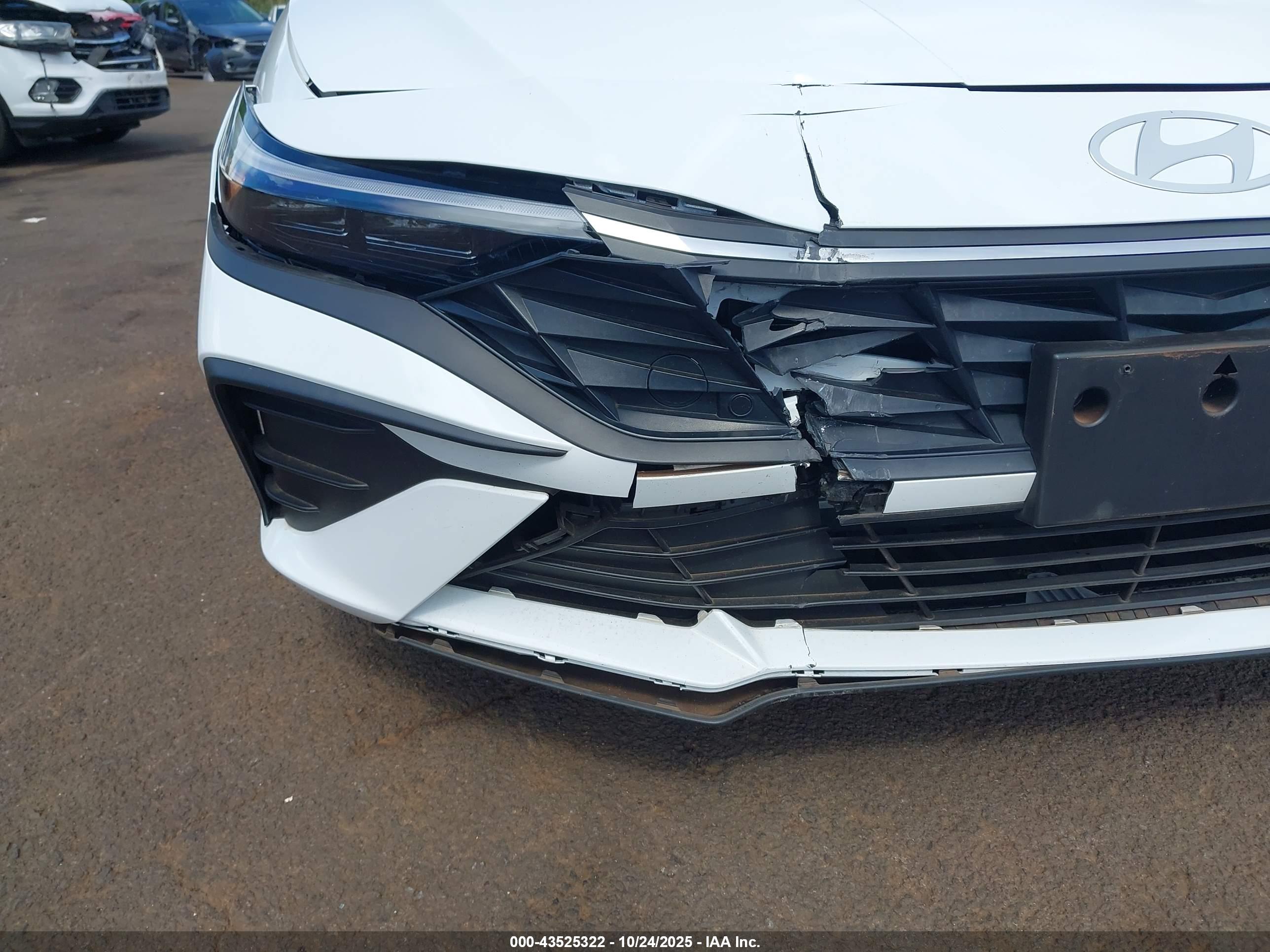 HYUNDAI ELANTRA image 6
