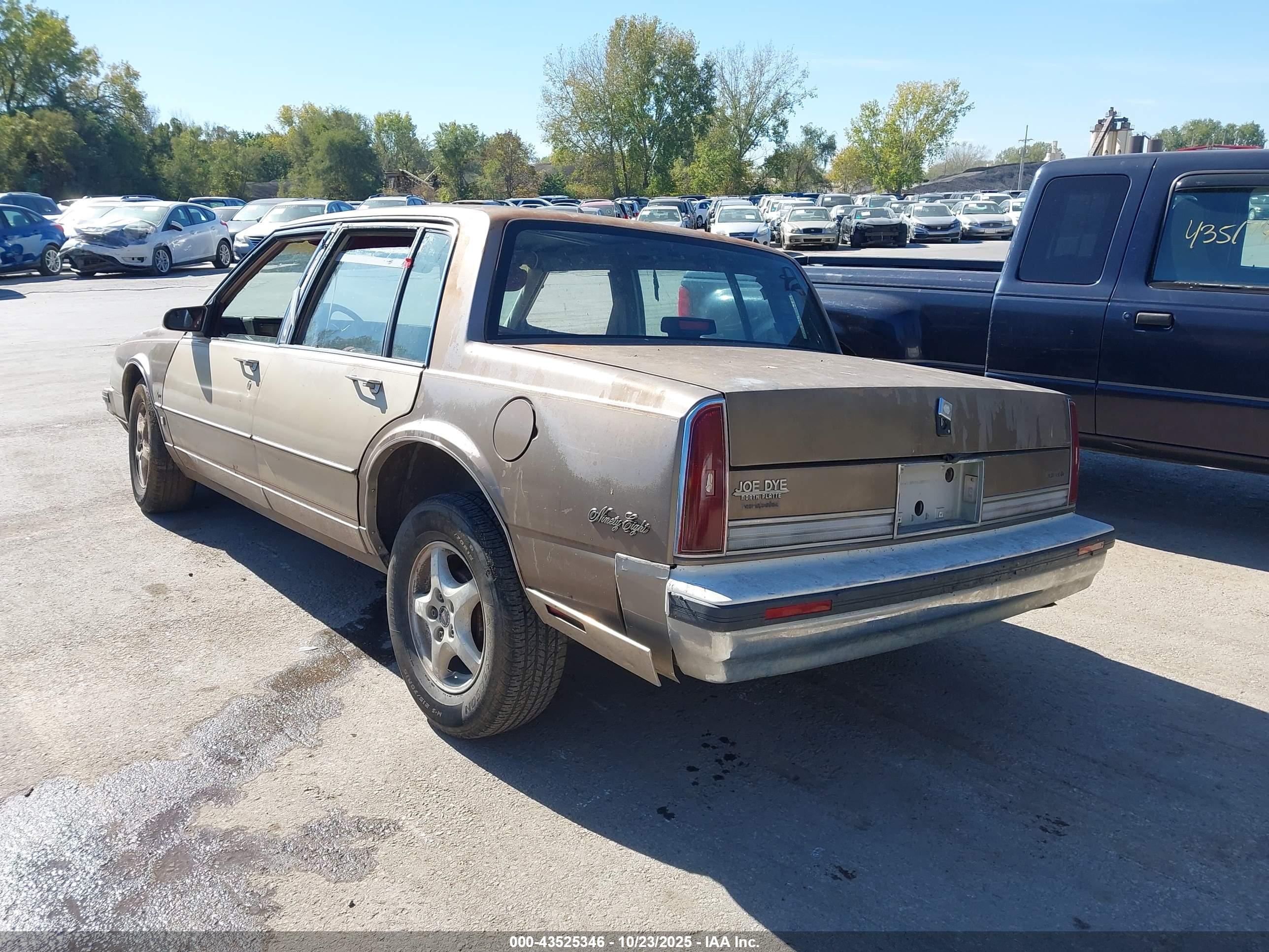 OLDSMOBILE 98 image 3