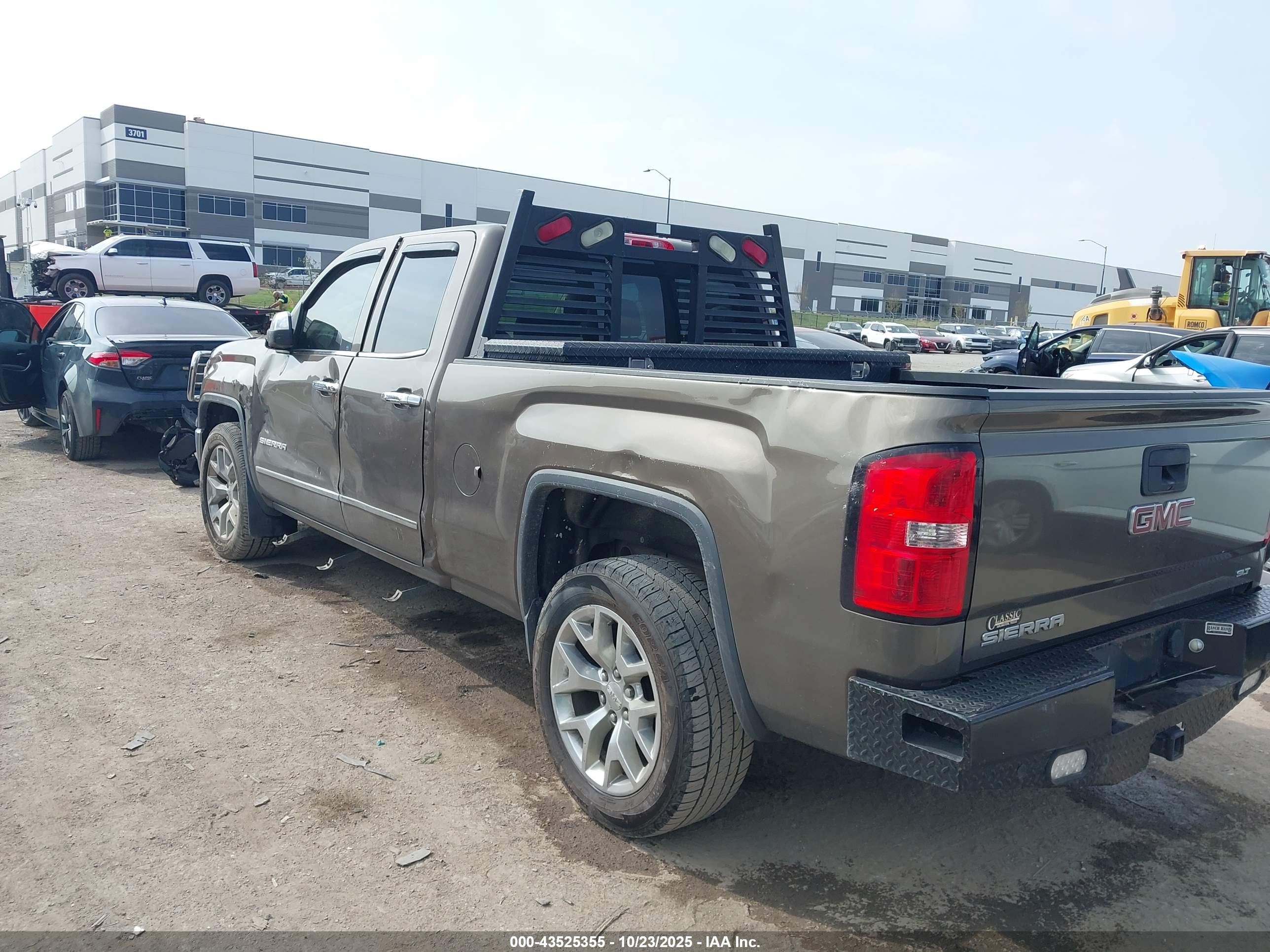 GMC SIERRA image 3