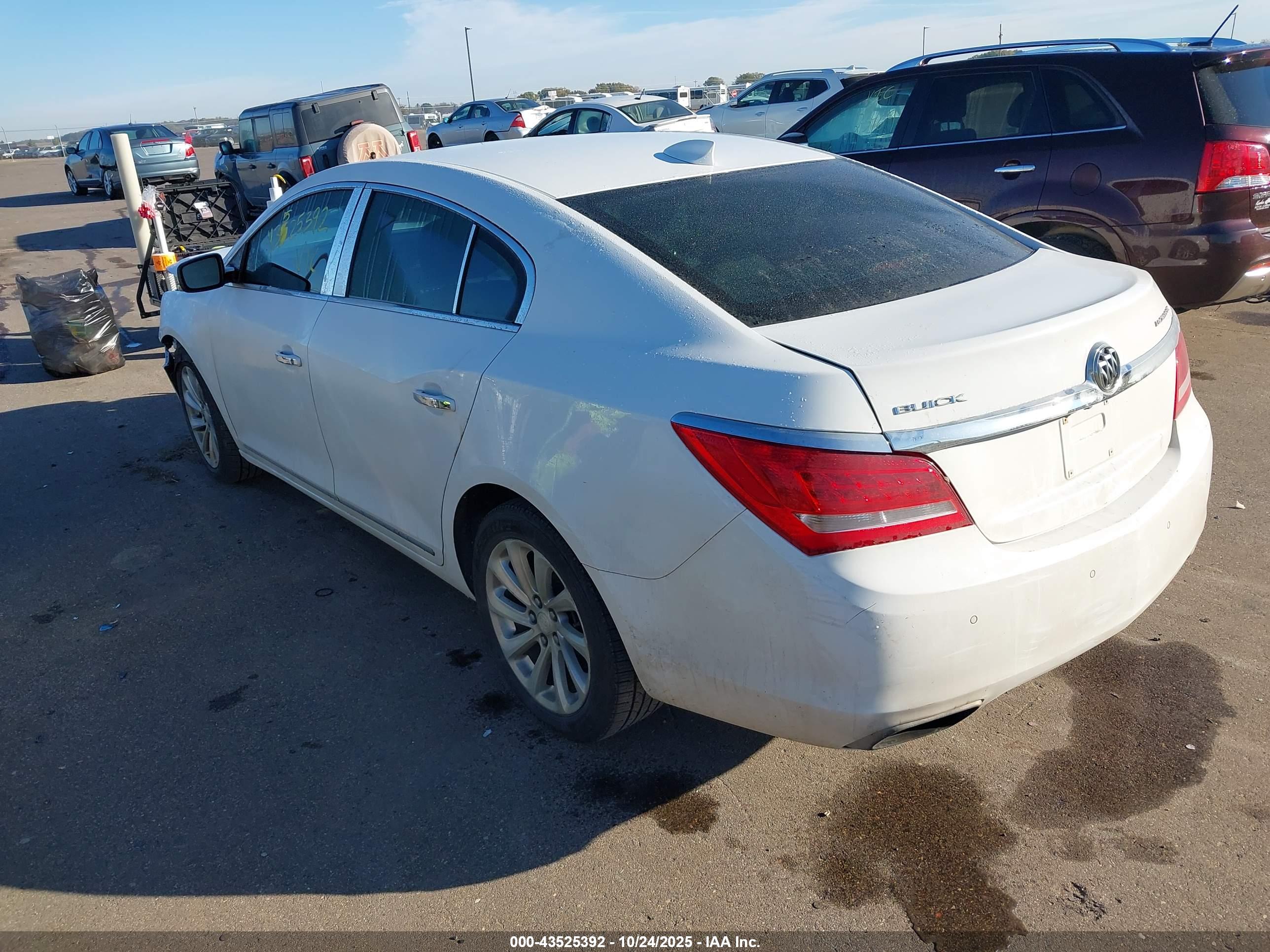 BUICK LACROSSE image 3