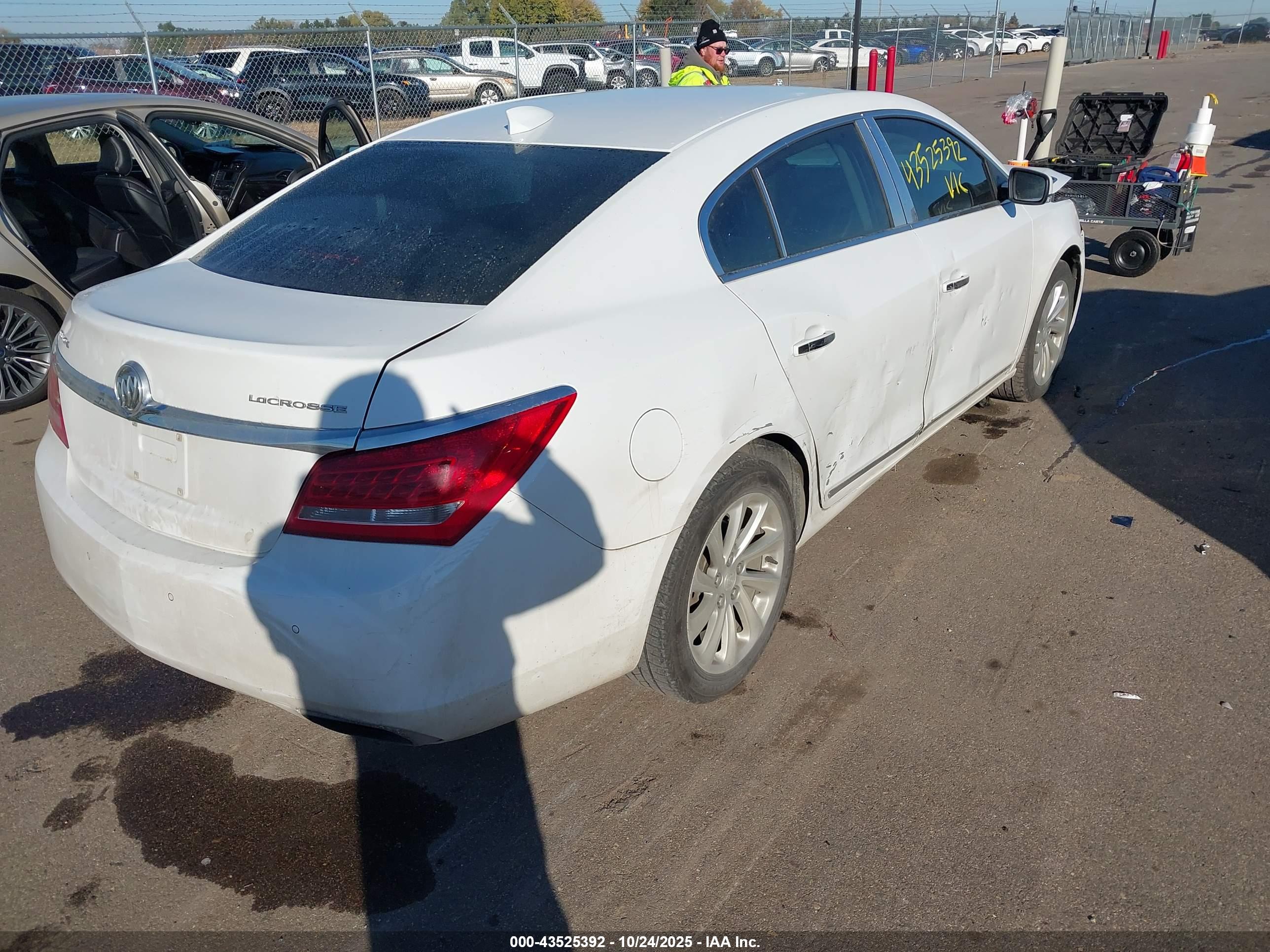 BUICK LACROSSE image 4