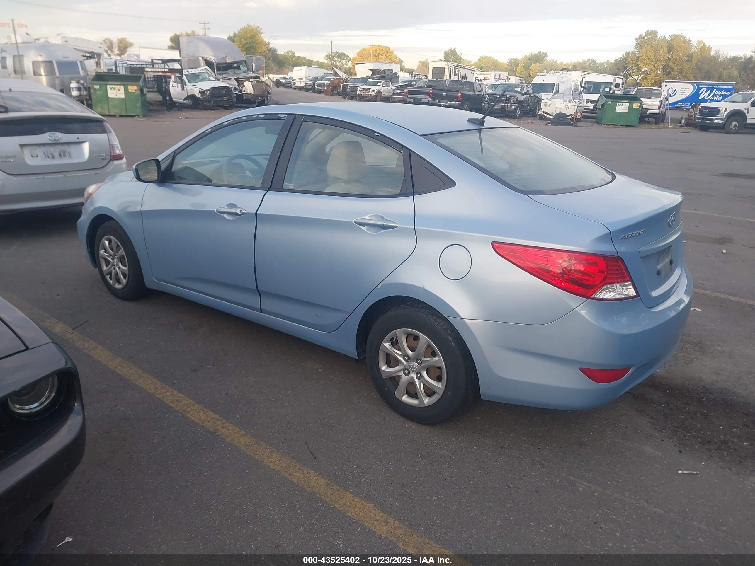 HYUNDAI ACCENT image 3