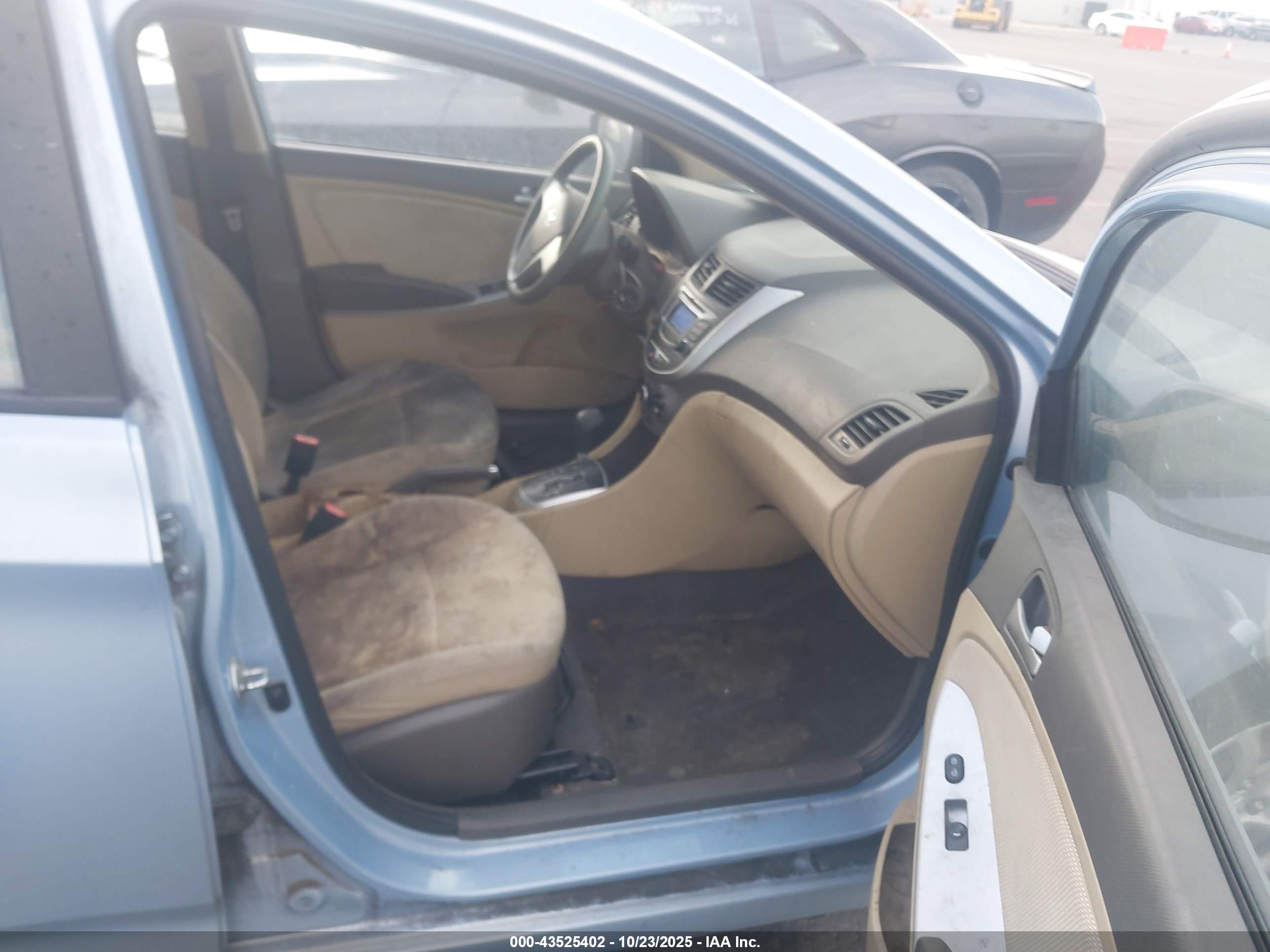 HYUNDAI ACCENT image 5