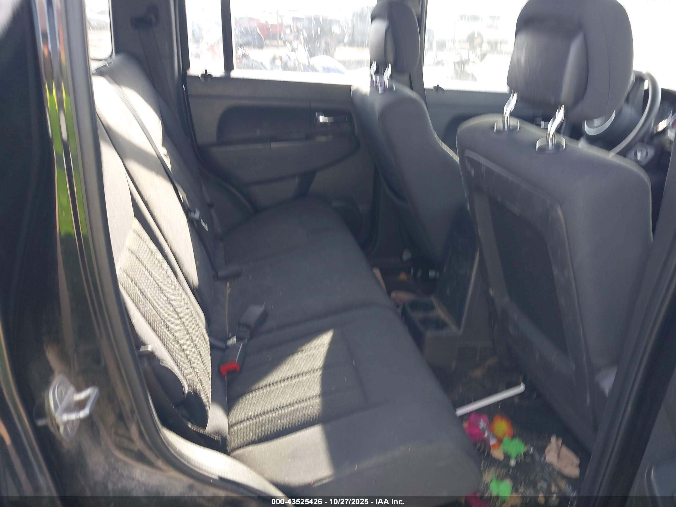 JEEP LIBERTY image 8