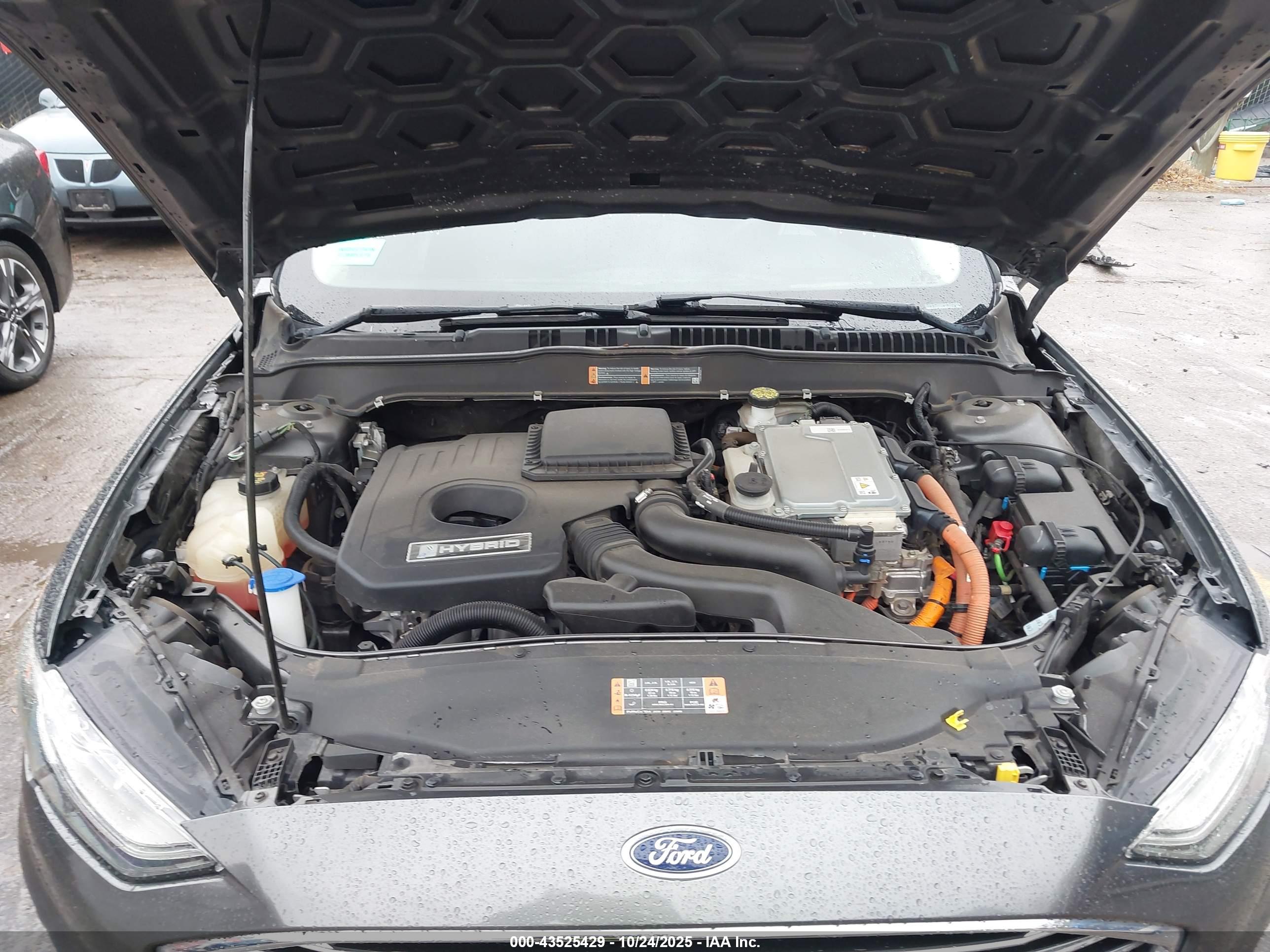 FORD FUSION image 10