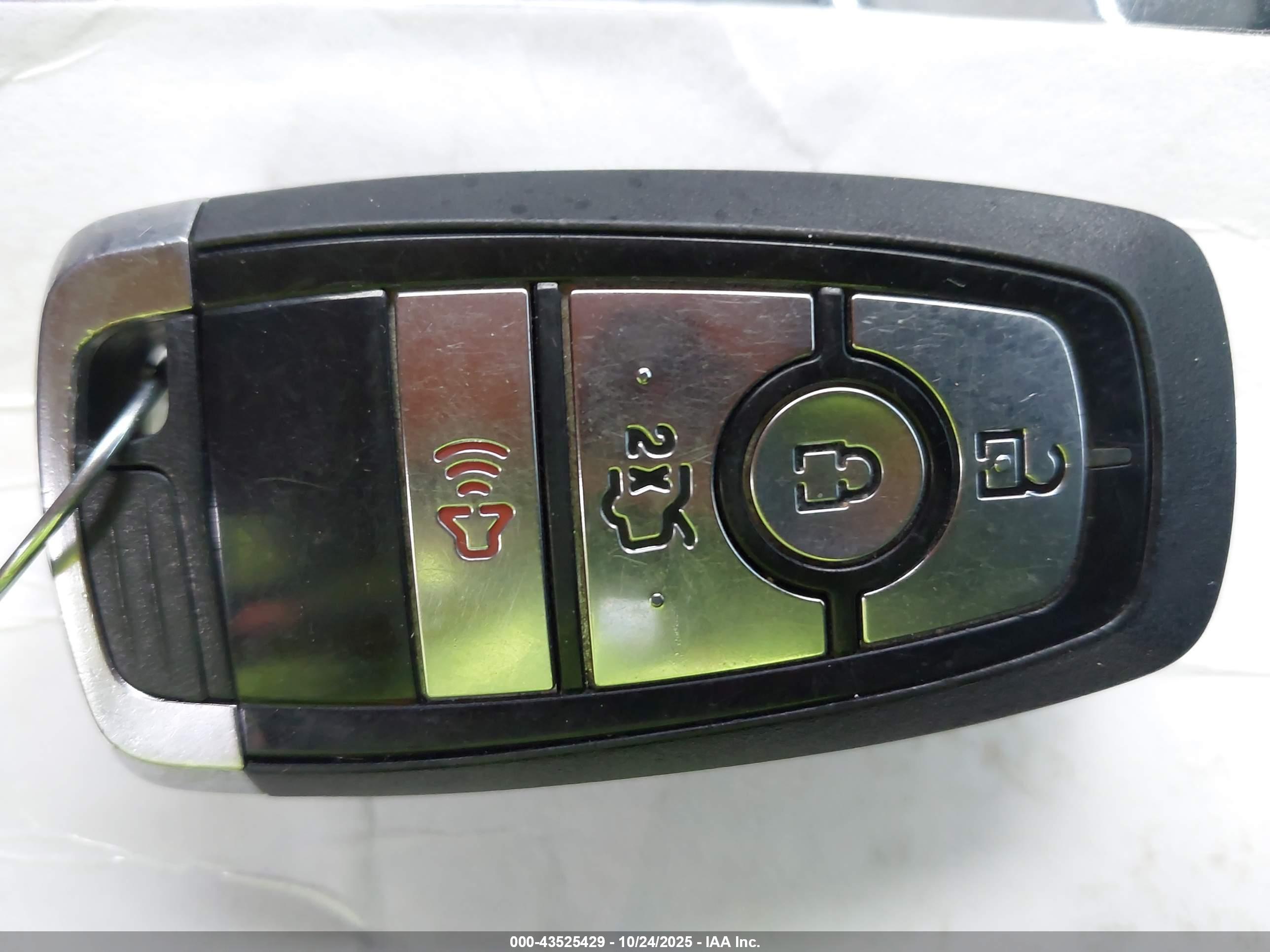 FORD FUSION image 11