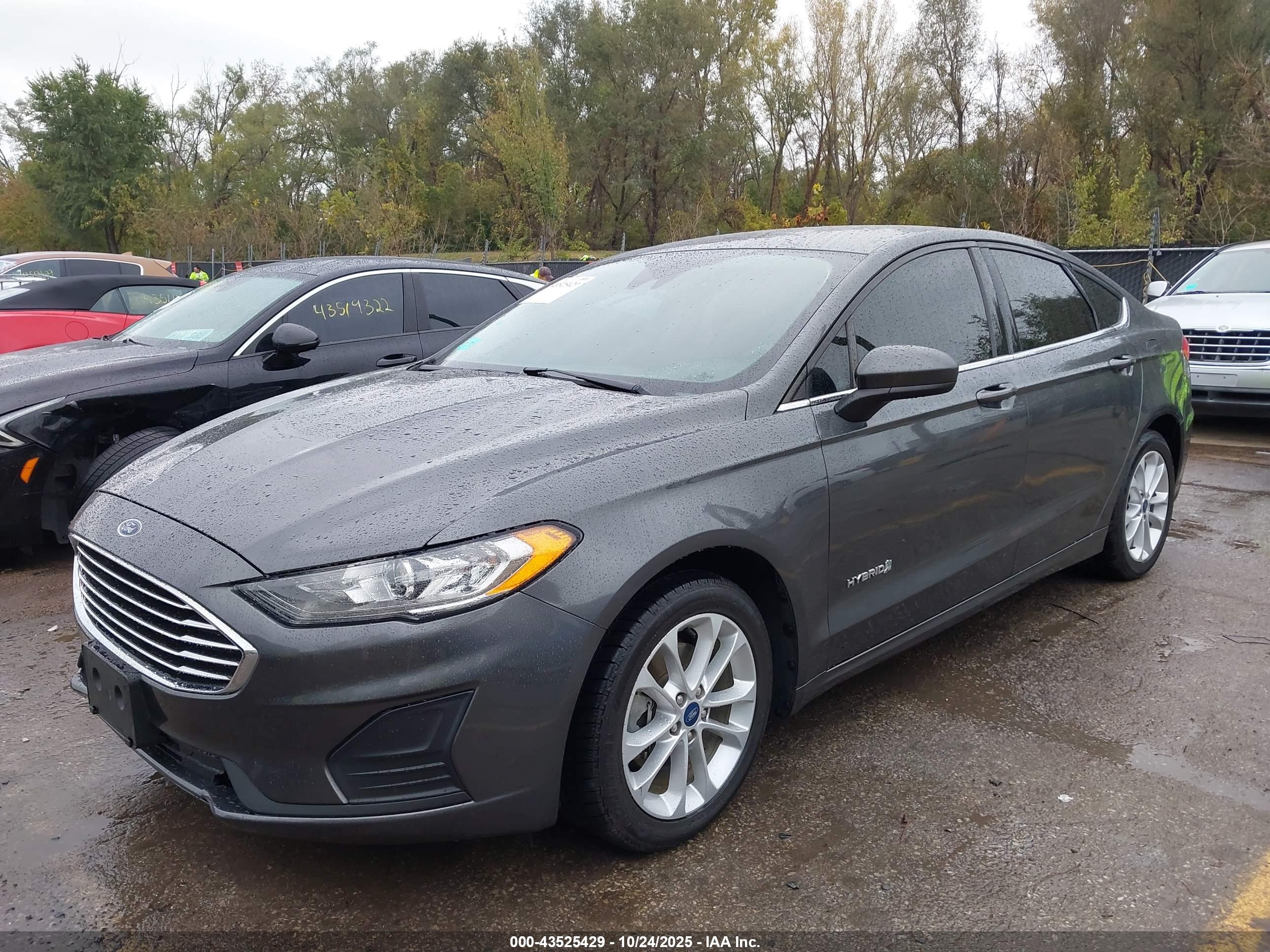 FORD FUSION image 2