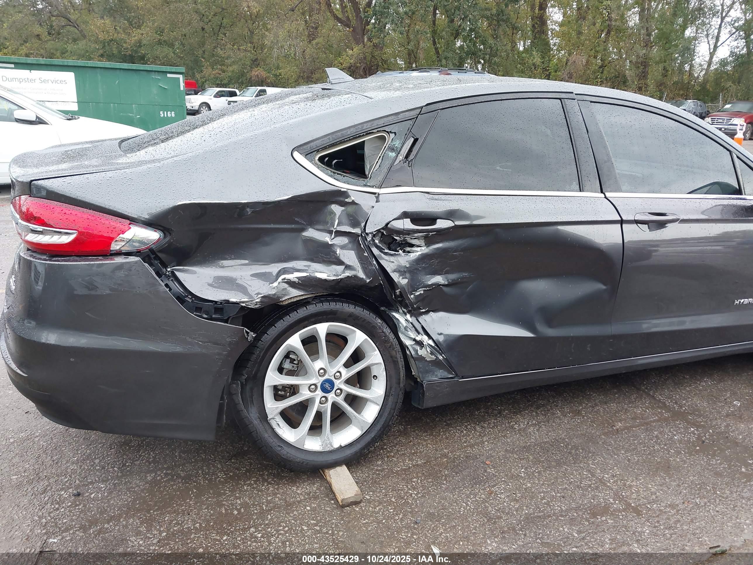 FORD FUSION image 6