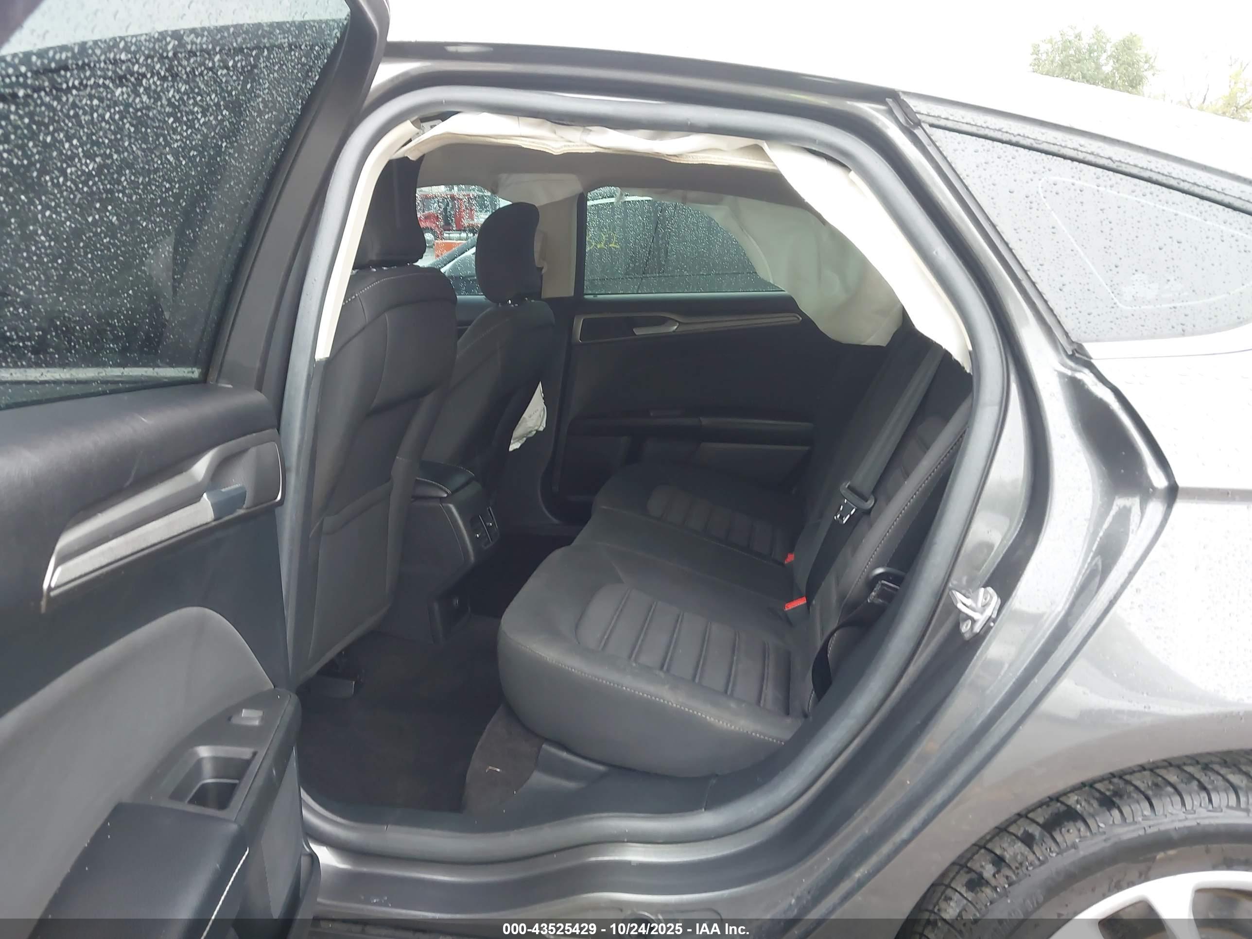 FORD FUSION image 8