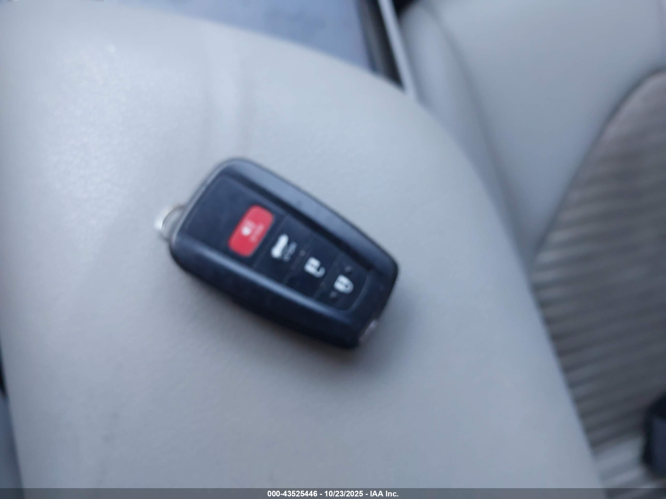TOYOTA CAMRY image 11