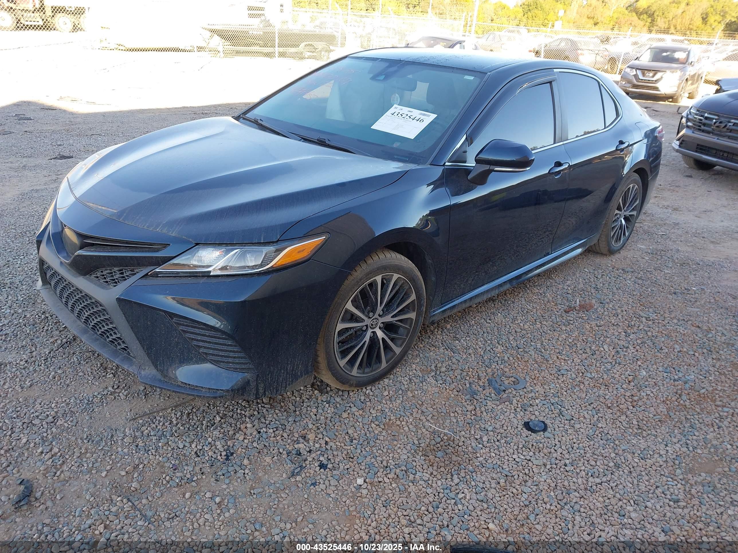 TOYOTA CAMRY image 2