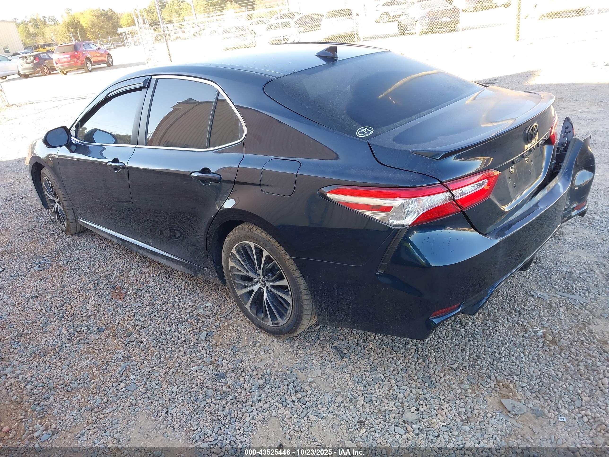 TOYOTA CAMRY image 3