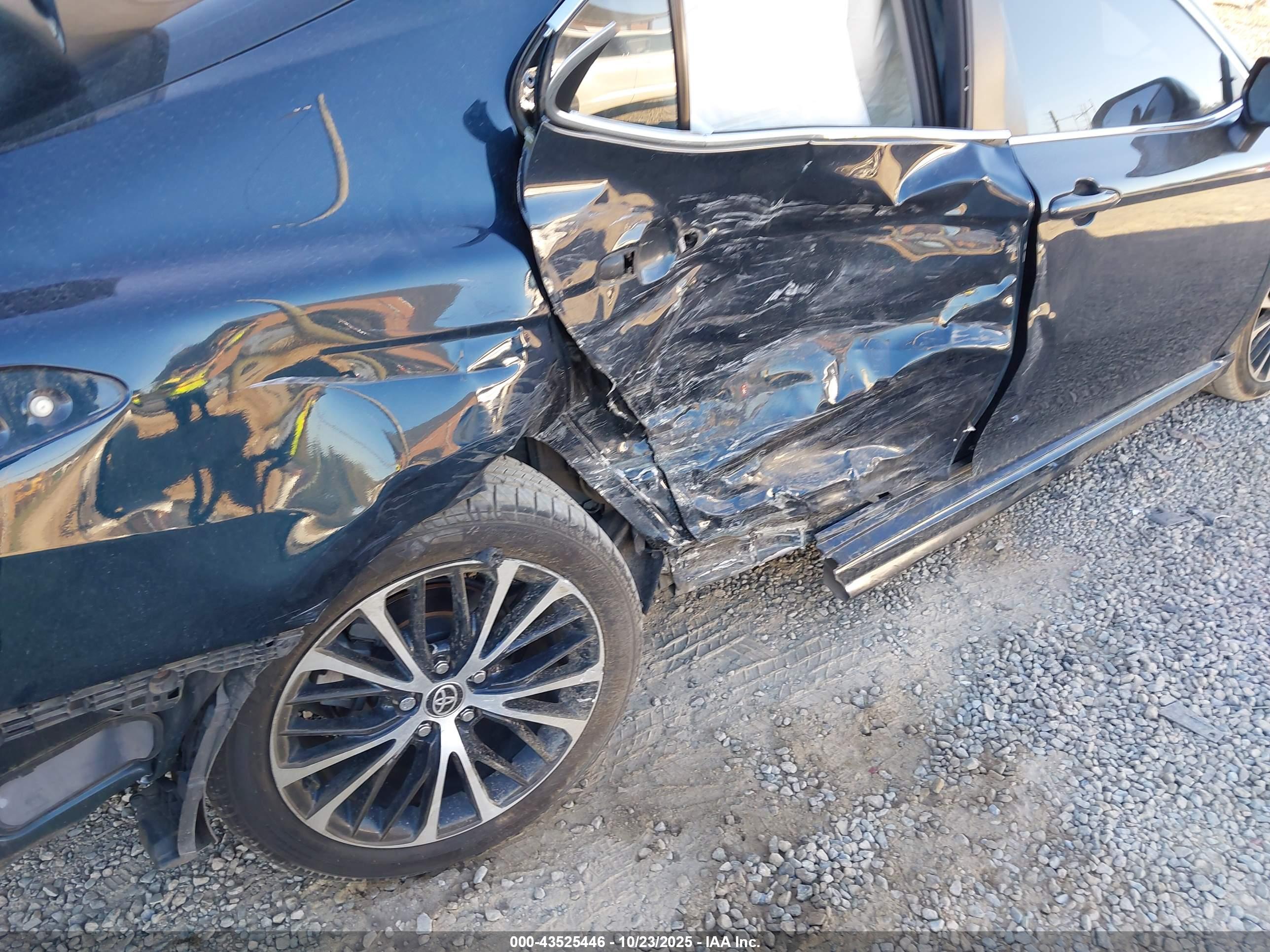 TOYOTA CAMRY image 6