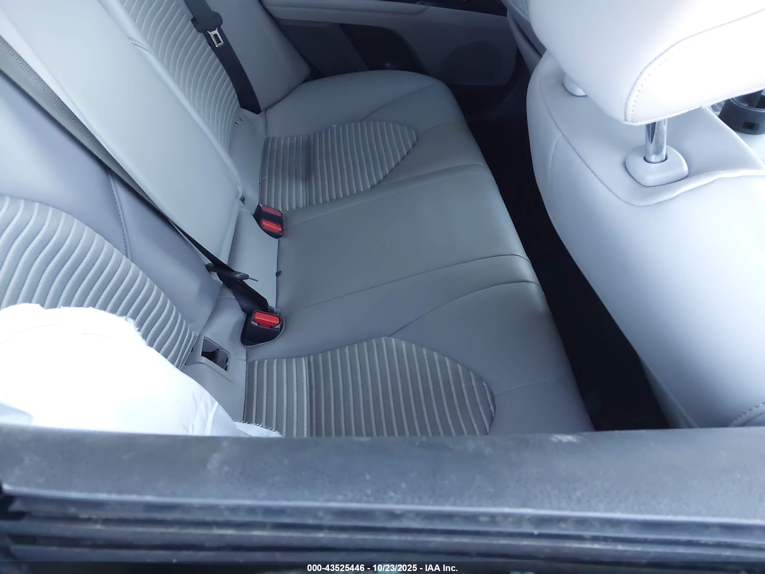 TOYOTA CAMRY image 8