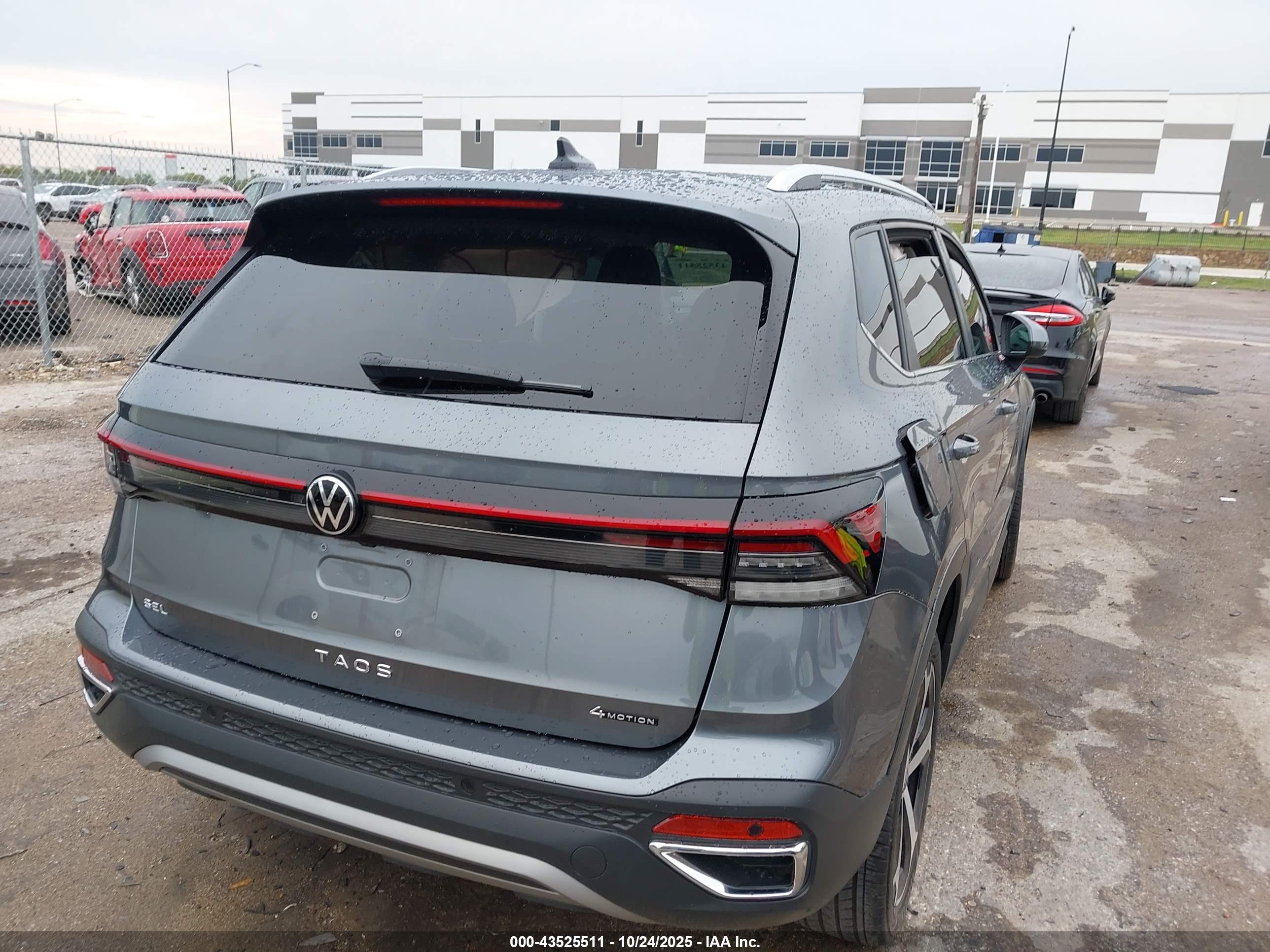 VOLKSWAGEN TAOS image 4