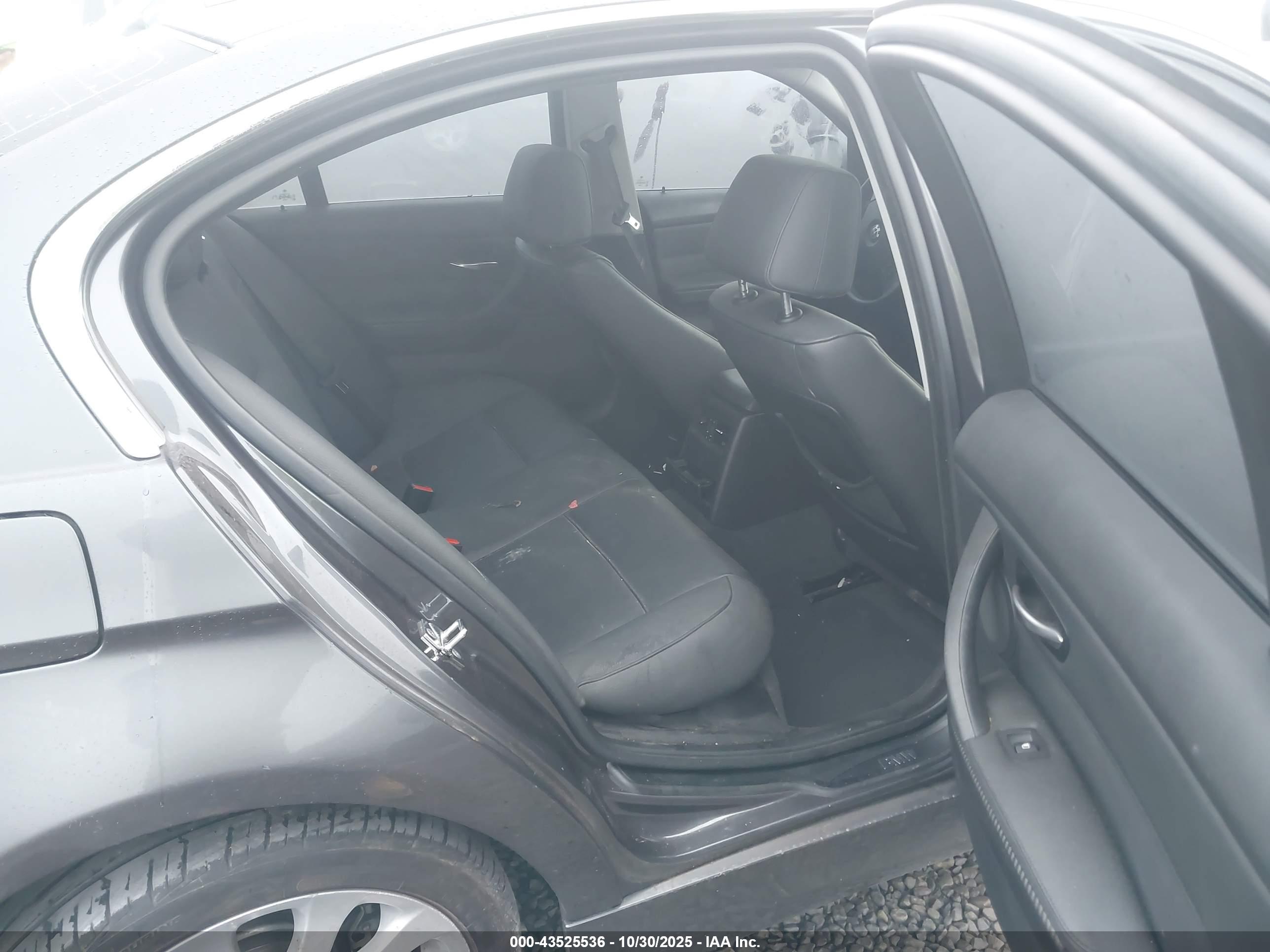 BMW 335I image 8