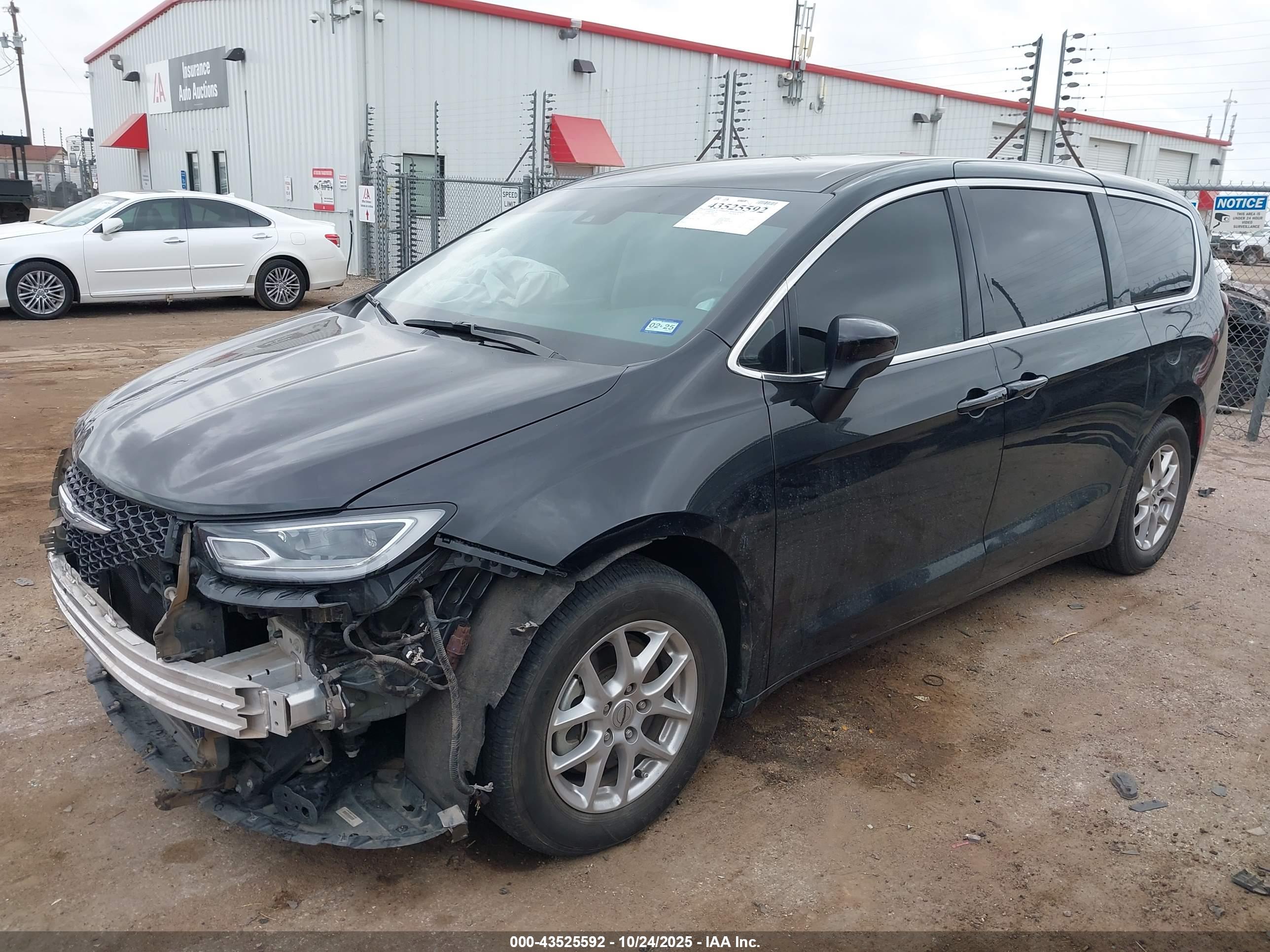 CHRYSLER PACIFICA image 2