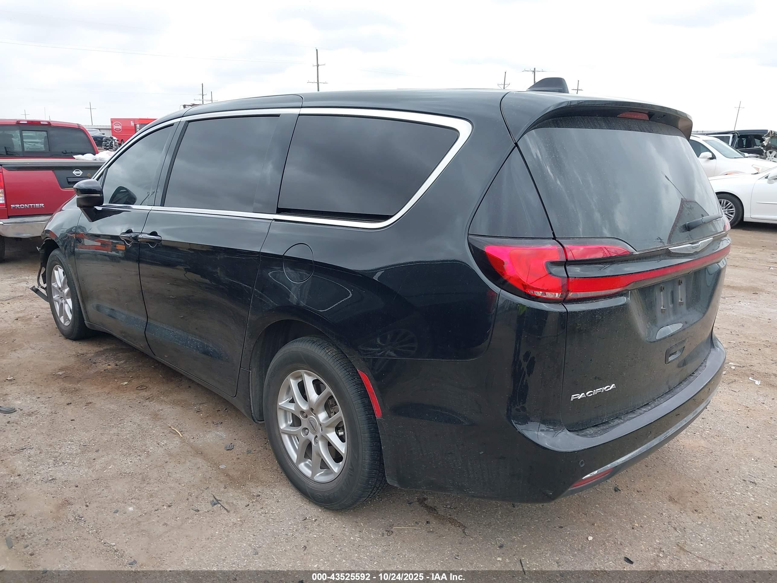 CHRYSLER PACIFICA image 3