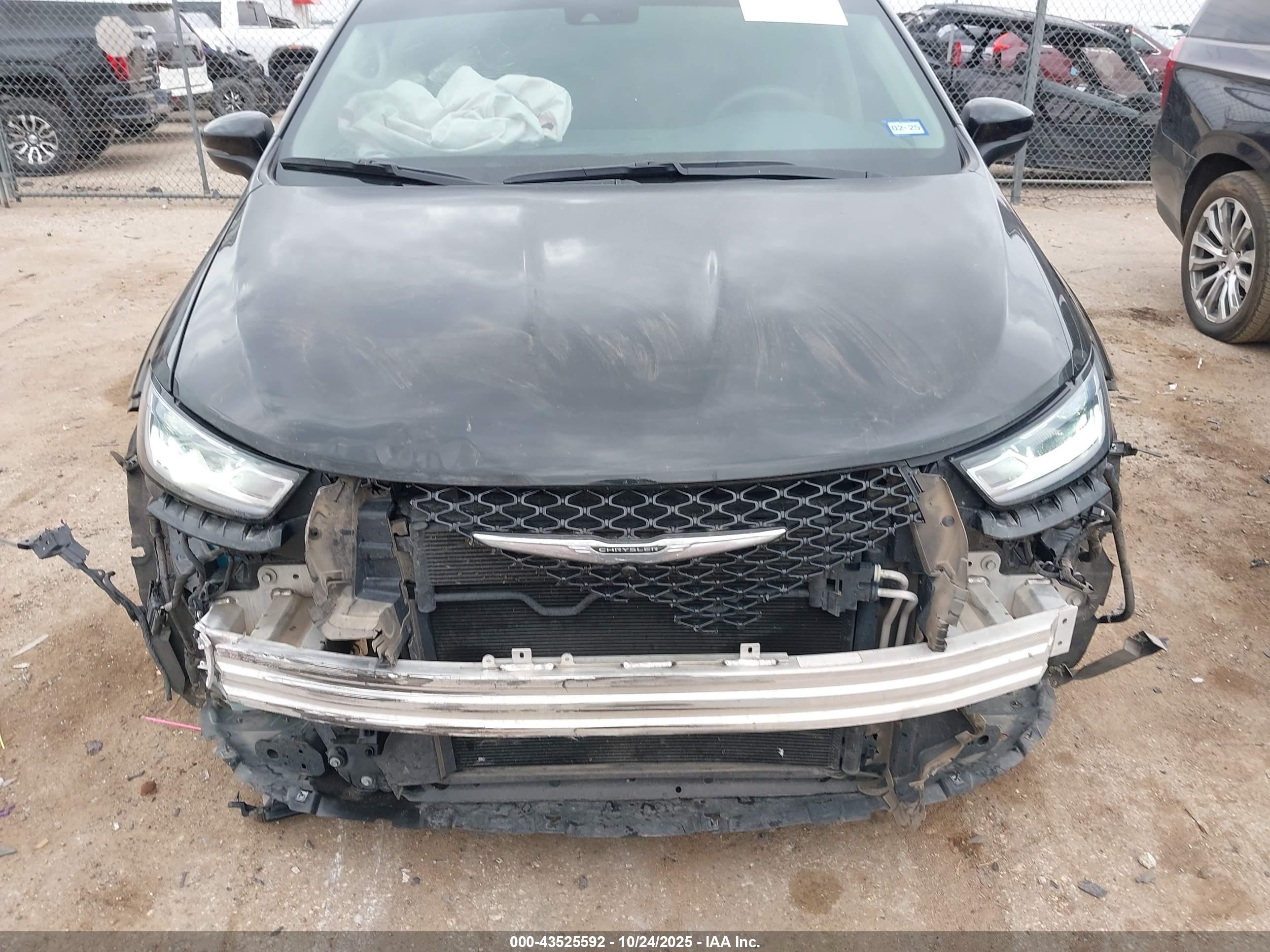 CHRYSLER PACIFICA image 6