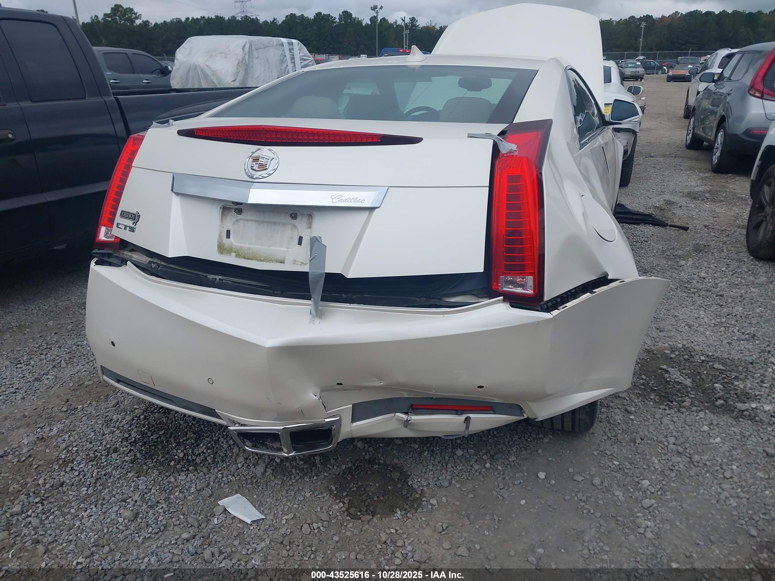 CADILLAC CTS image 6