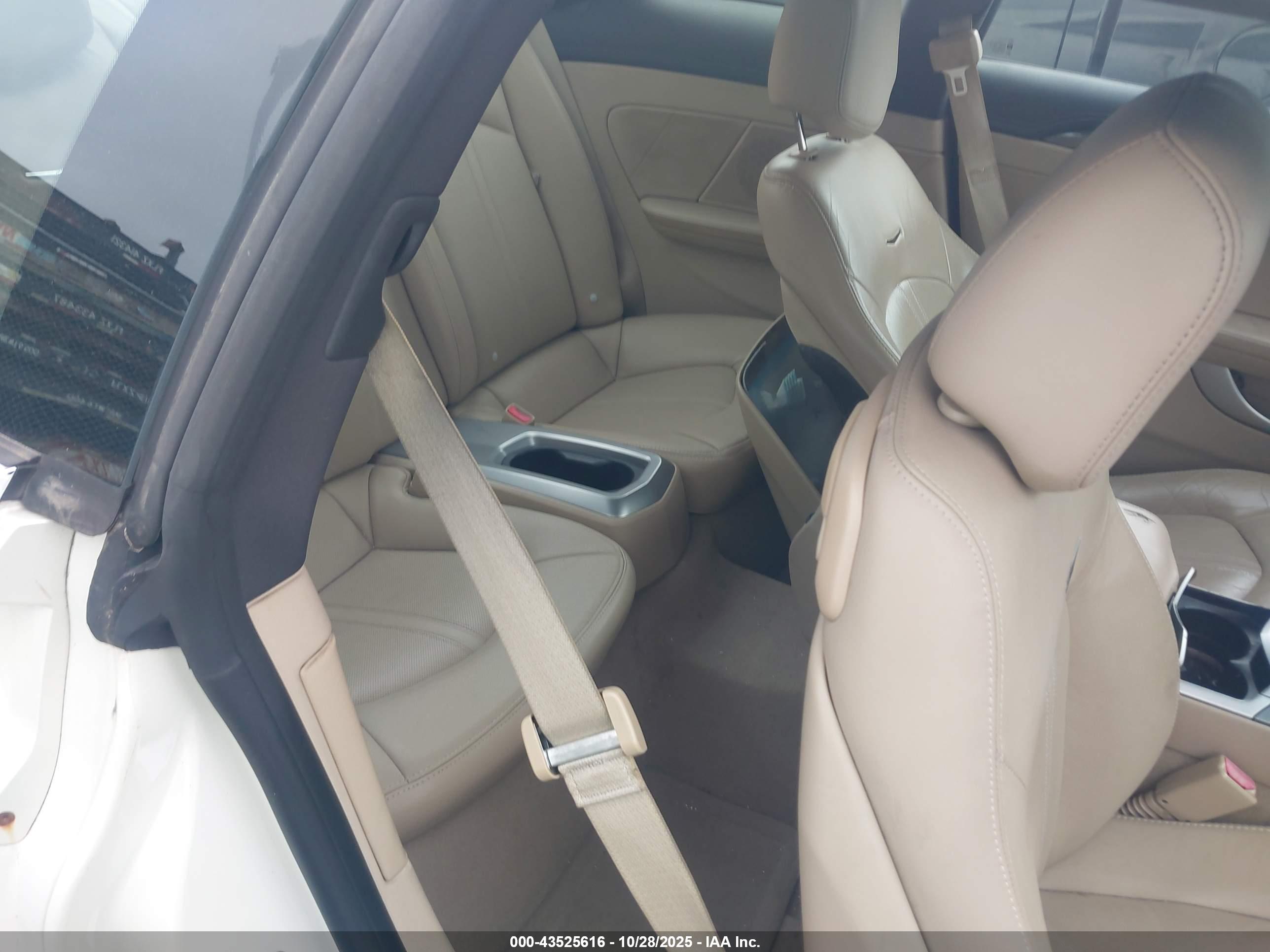 CADILLAC CTS image 8