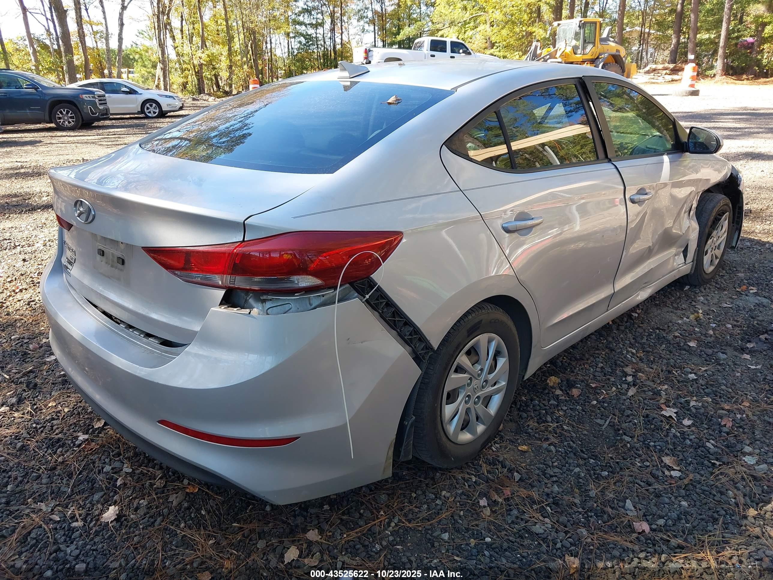 HYUNDAI ELANTRA image 4