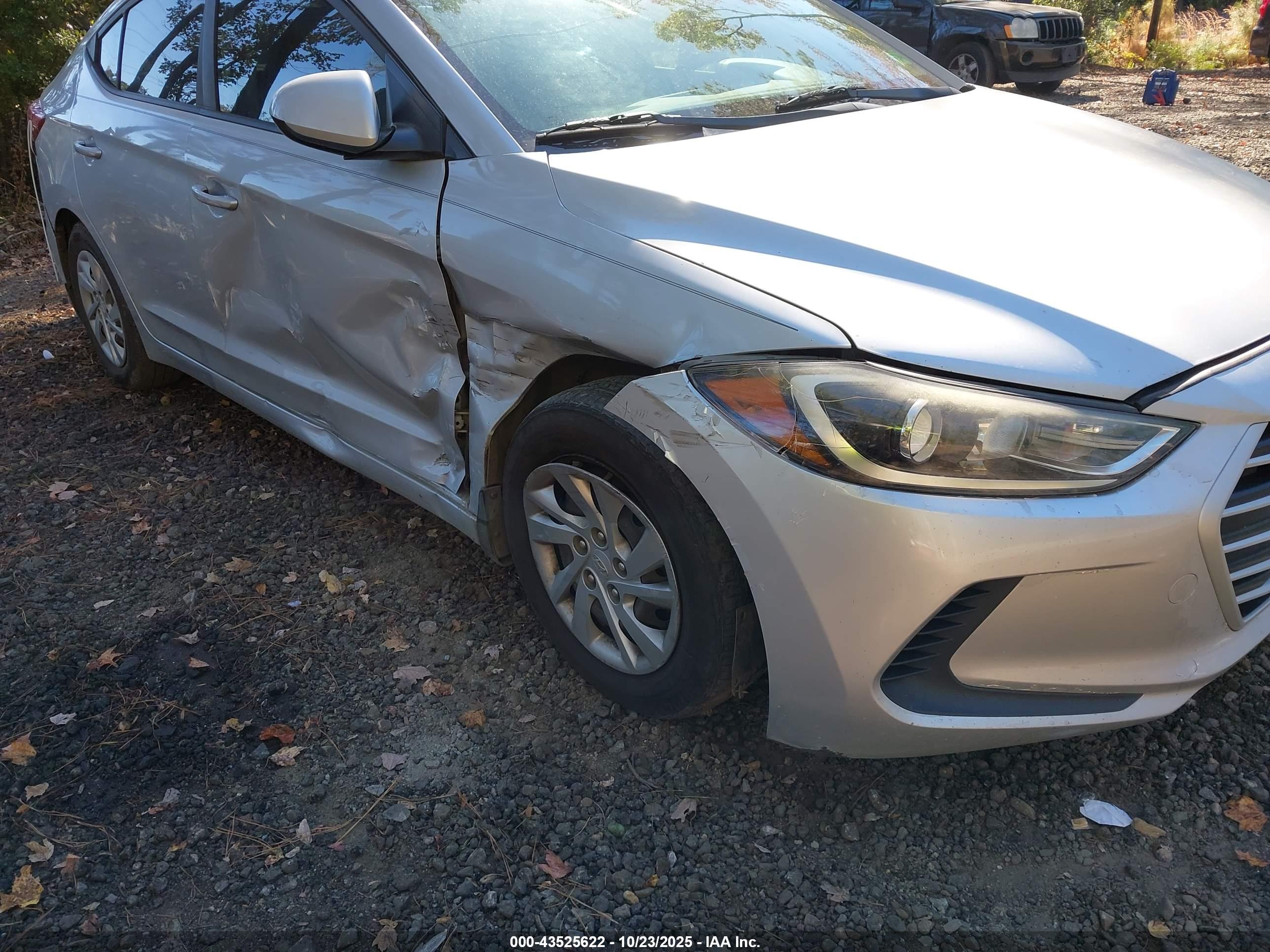 HYUNDAI ELANTRA image 6