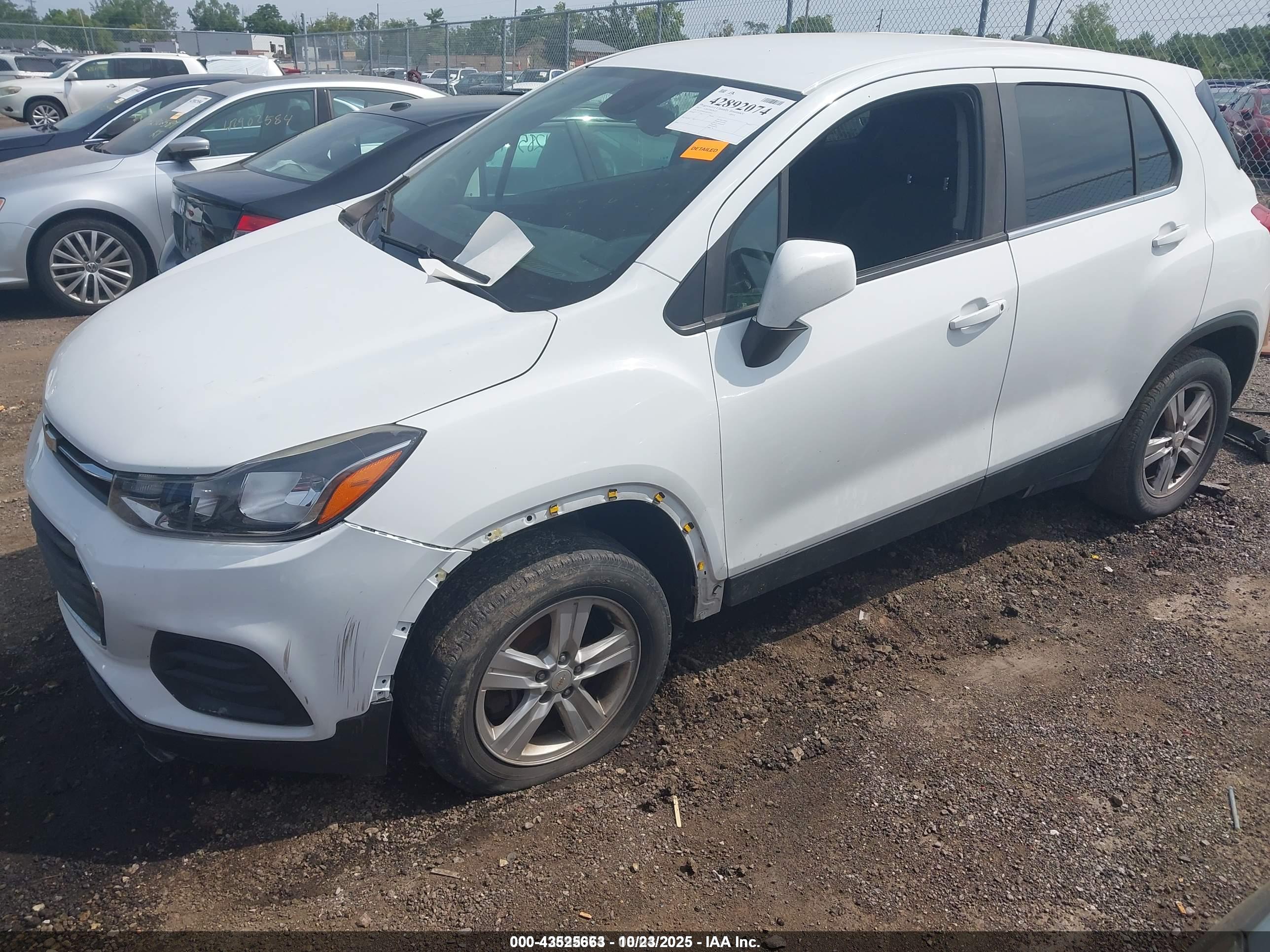 CHEVROLET TRAX image 2