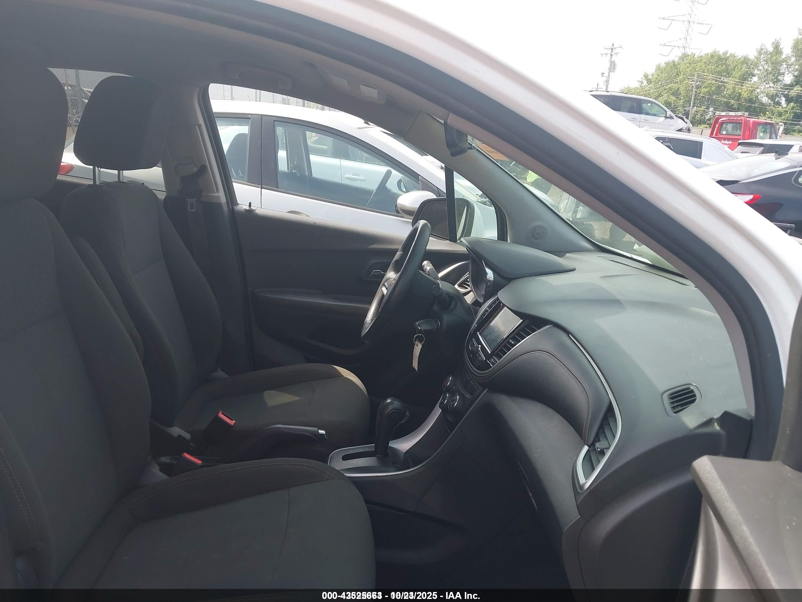 CHEVROLET TRAX image 5