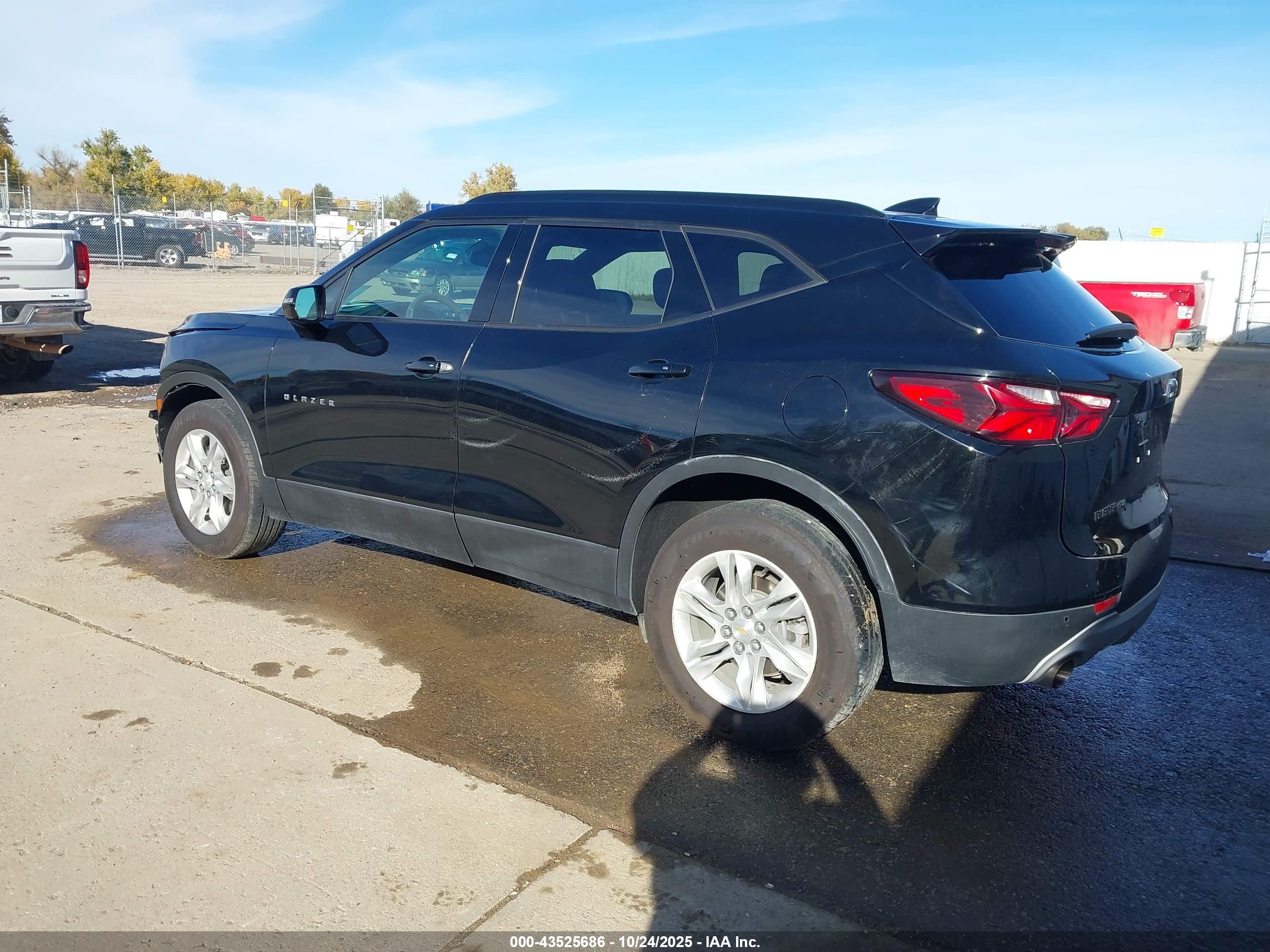 CHEVROLET BLAZER image 3