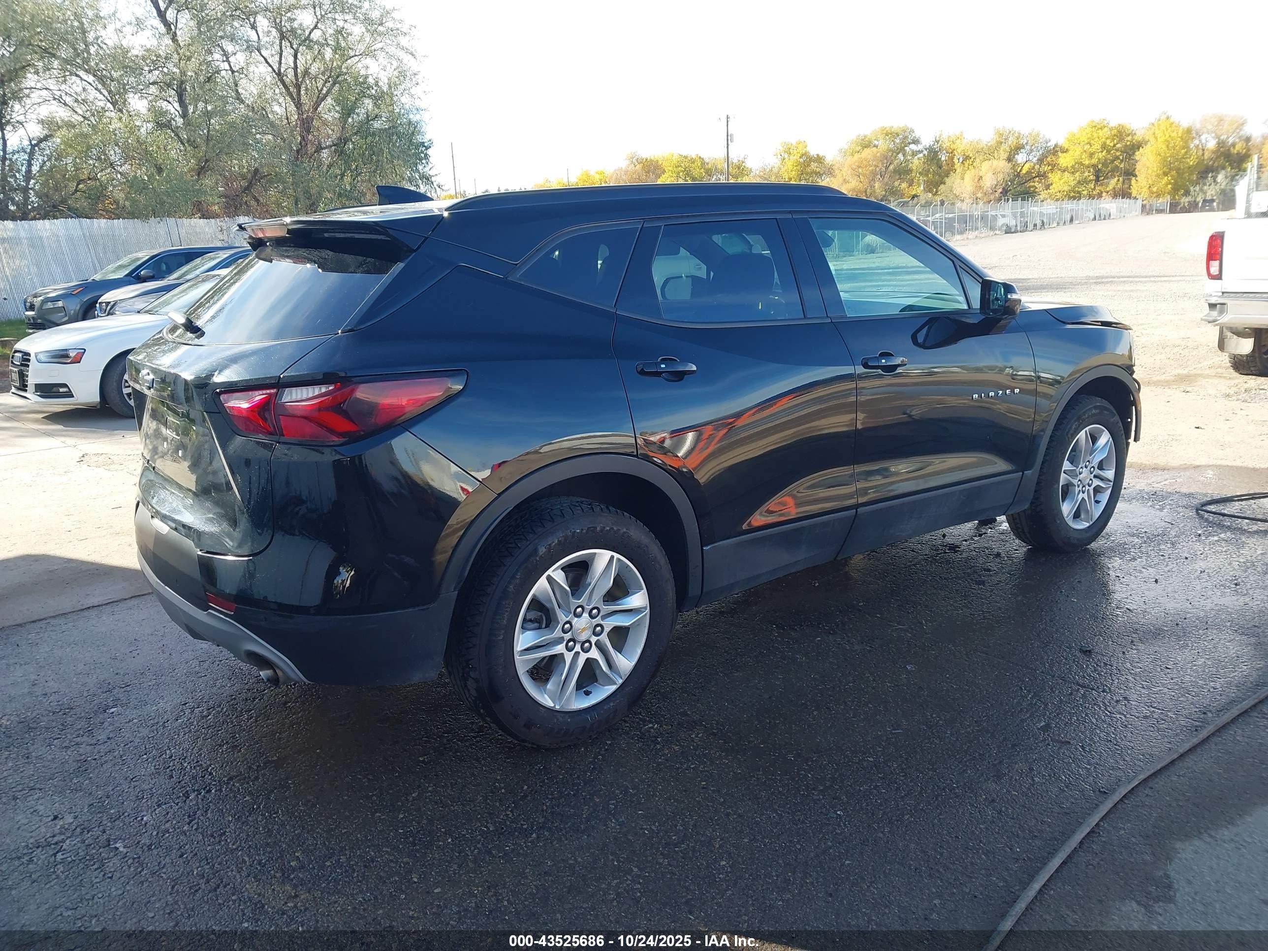 CHEVROLET BLAZER image 4