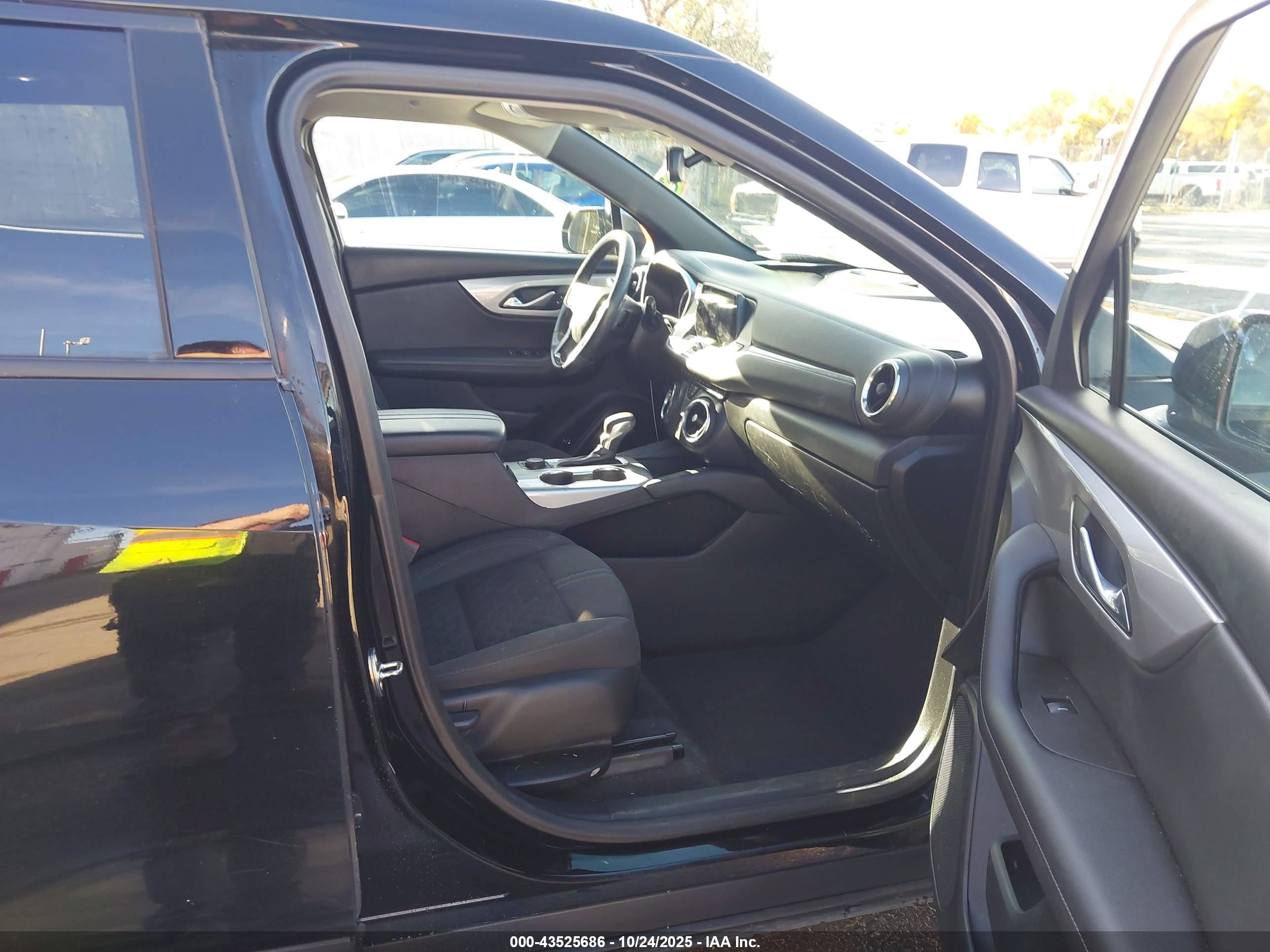 CHEVROLET BLAZER image 5