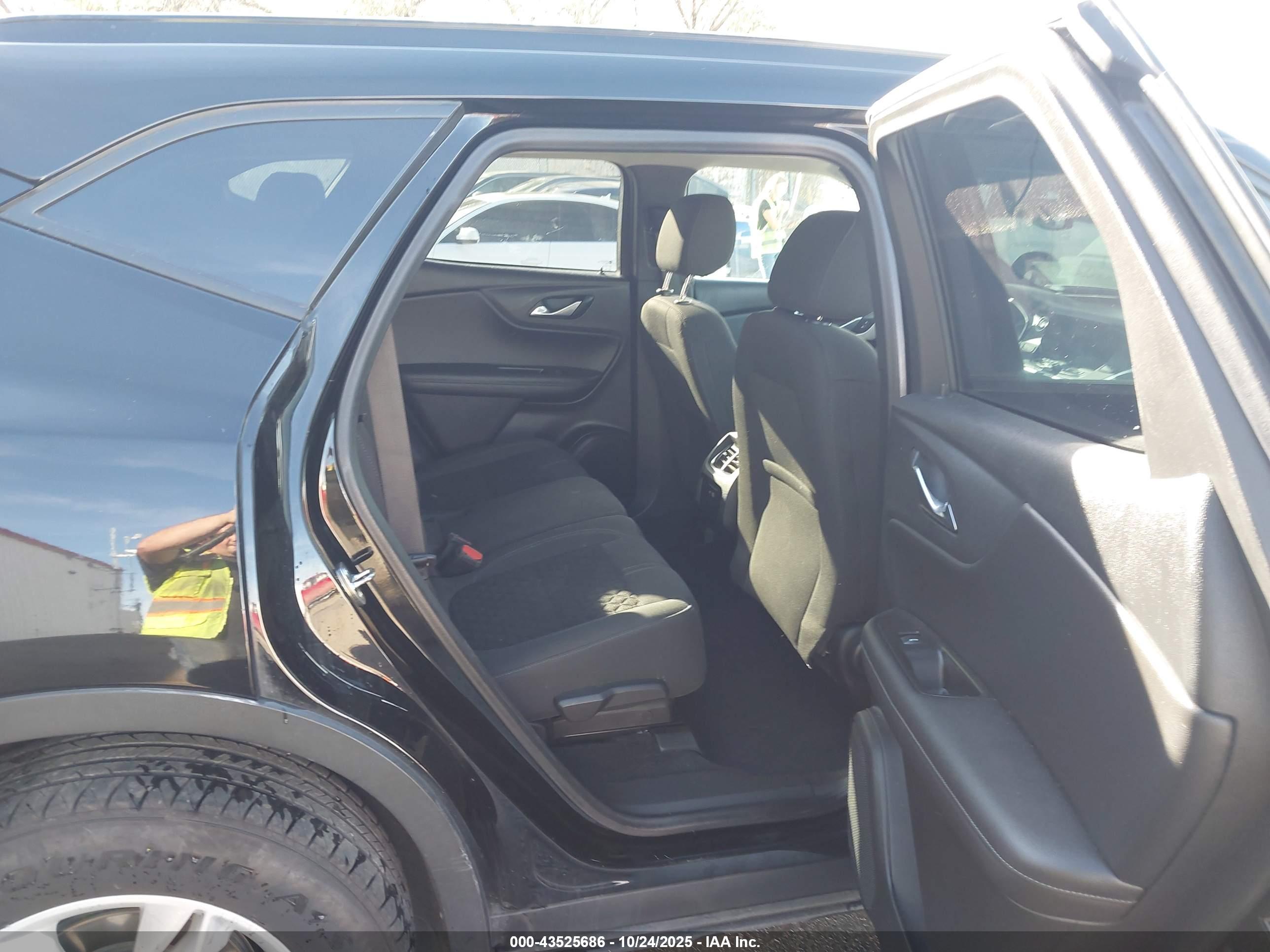 CHEVROLET BLAZER image 8