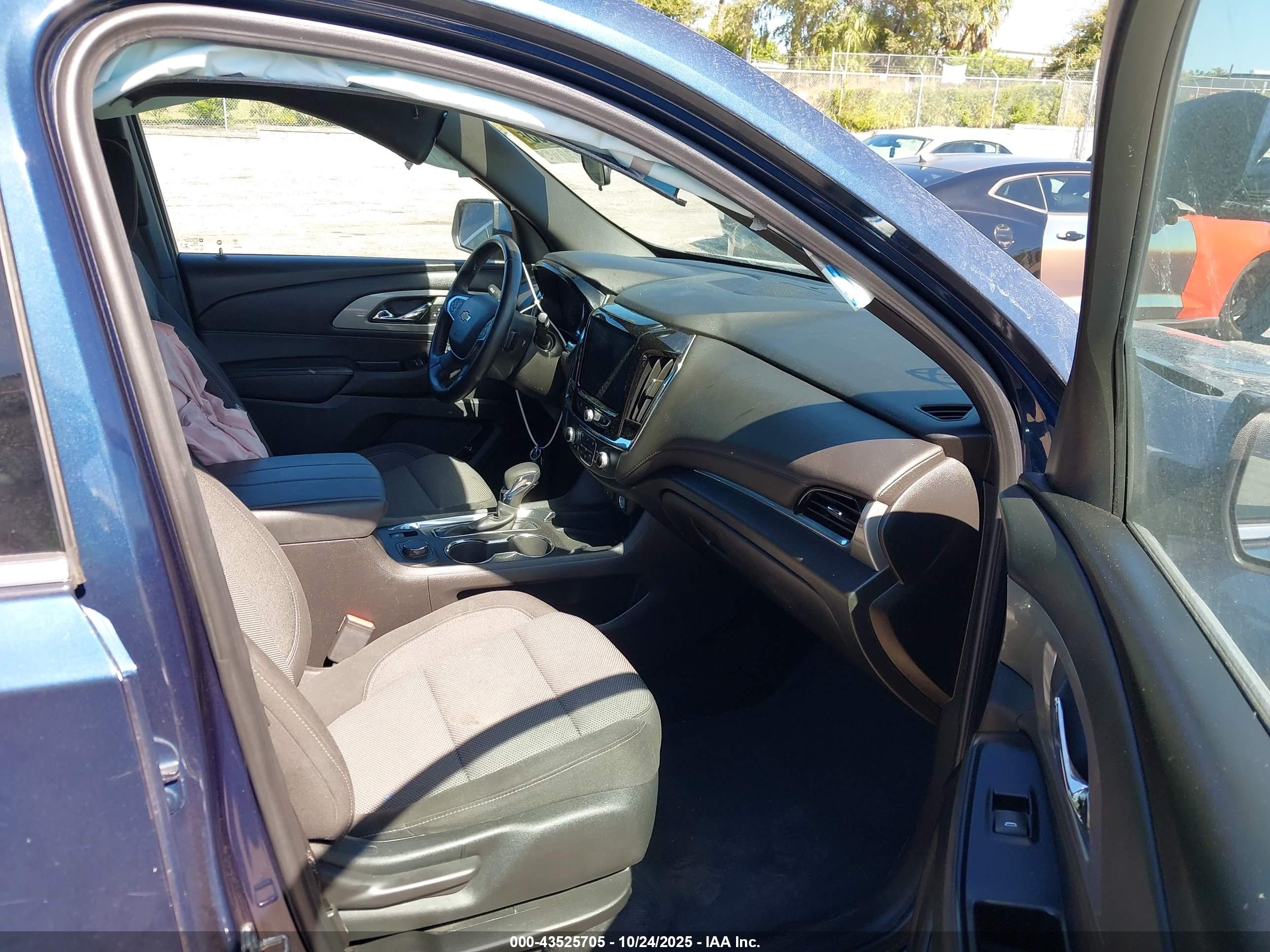 CHEVROLET TRAVERSE image 5