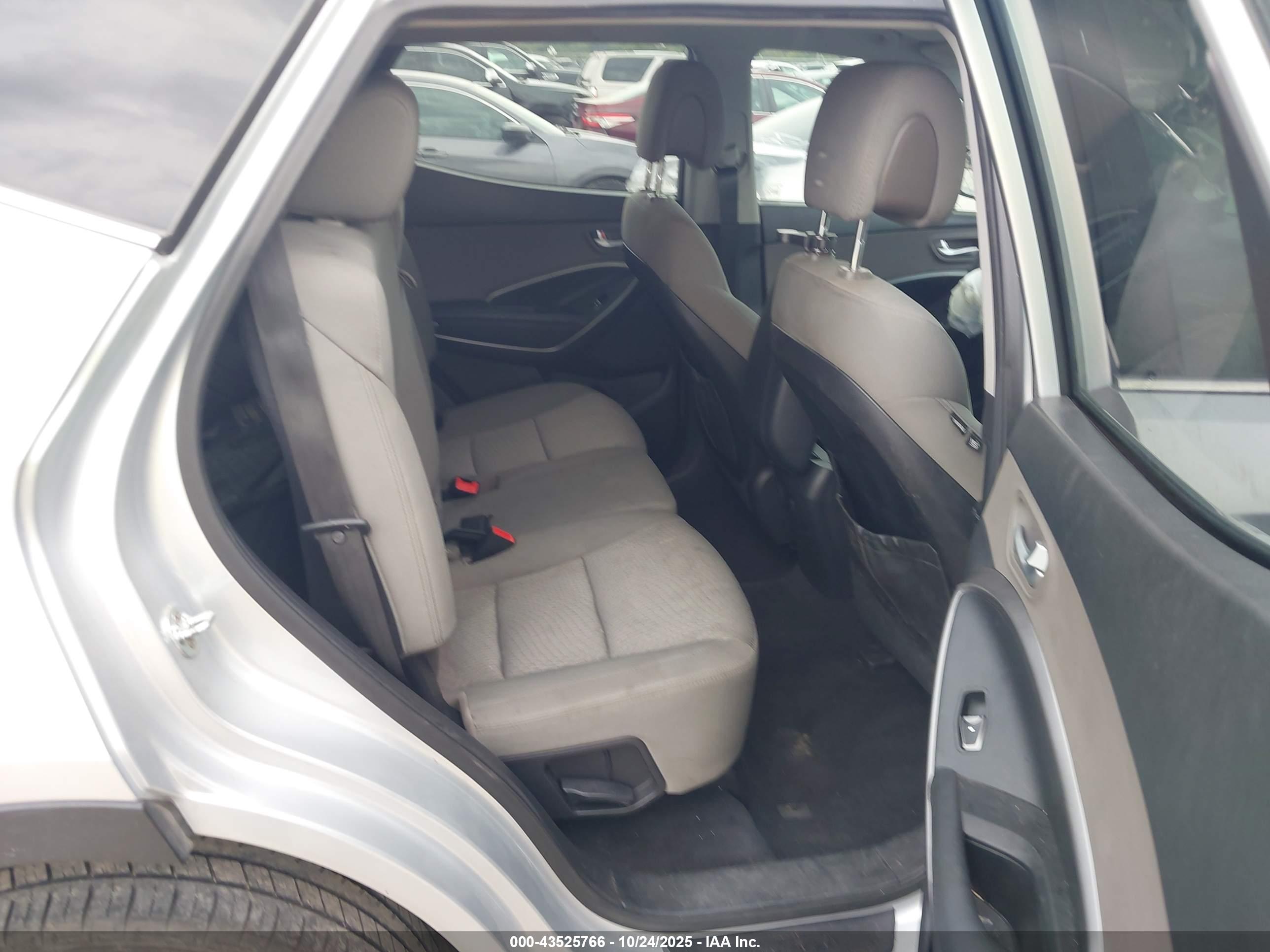 HYUNDAI SANTA image 8
