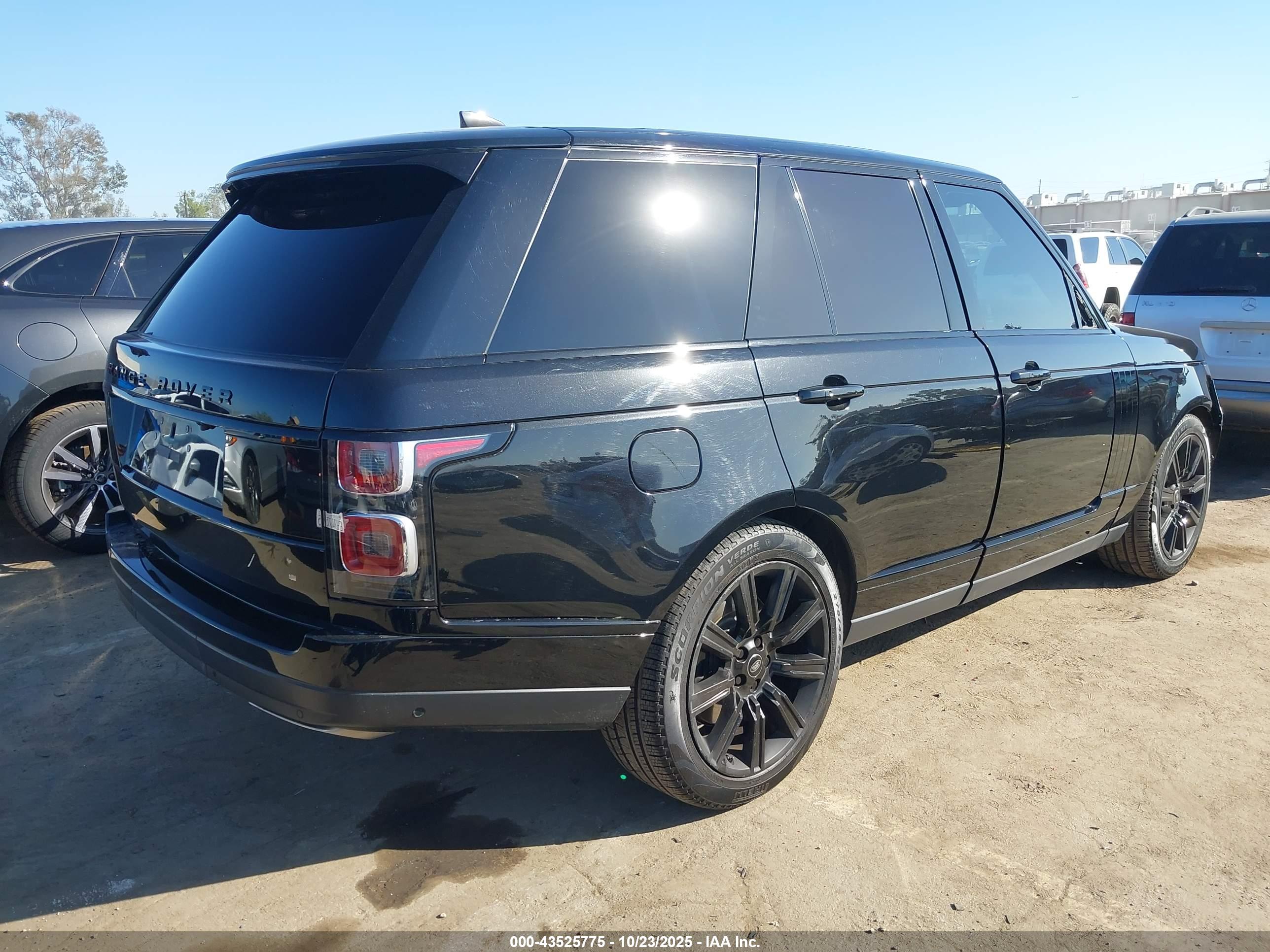 LAND ROVER image 4