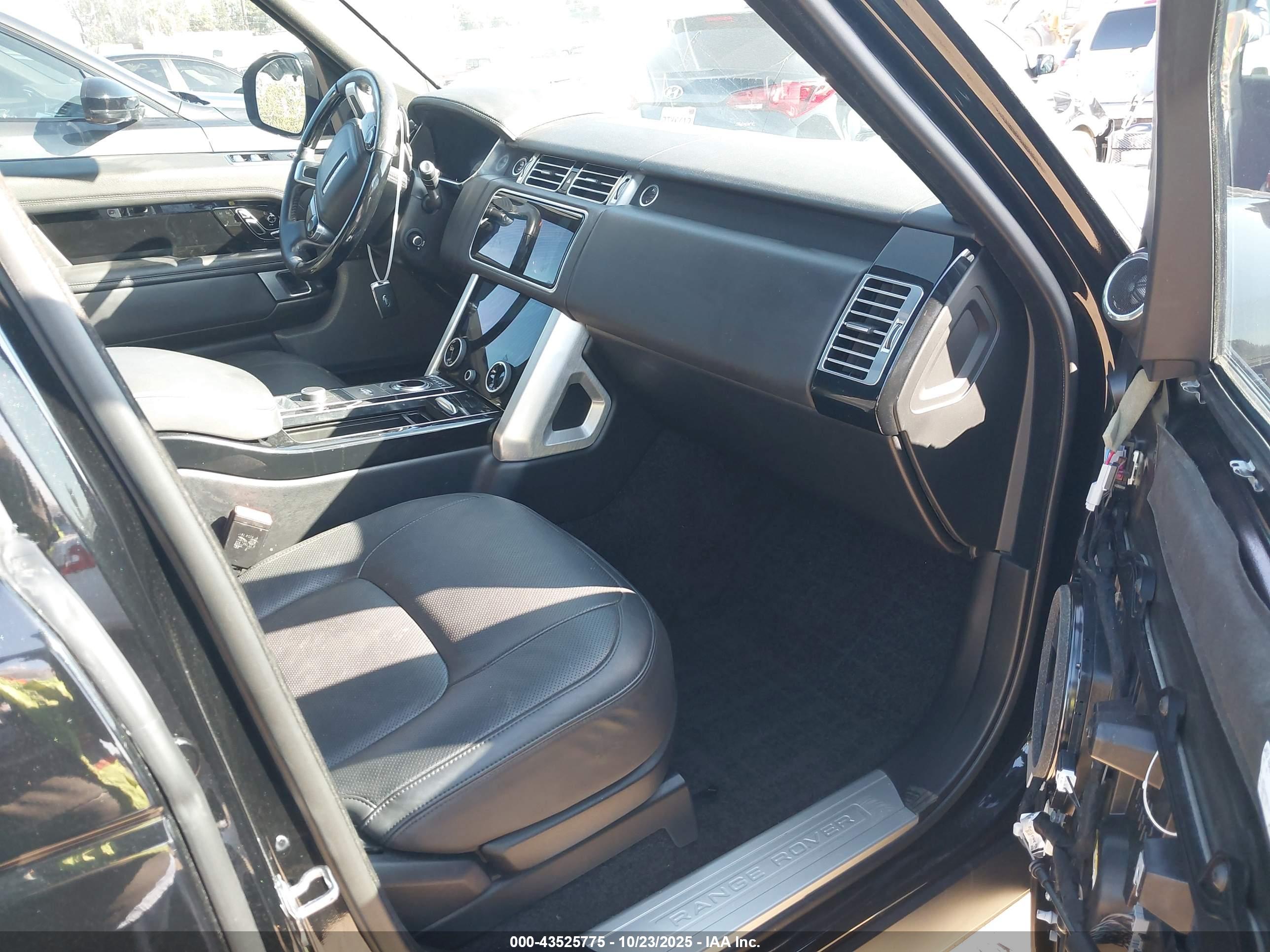 LAND ROVER image 5
