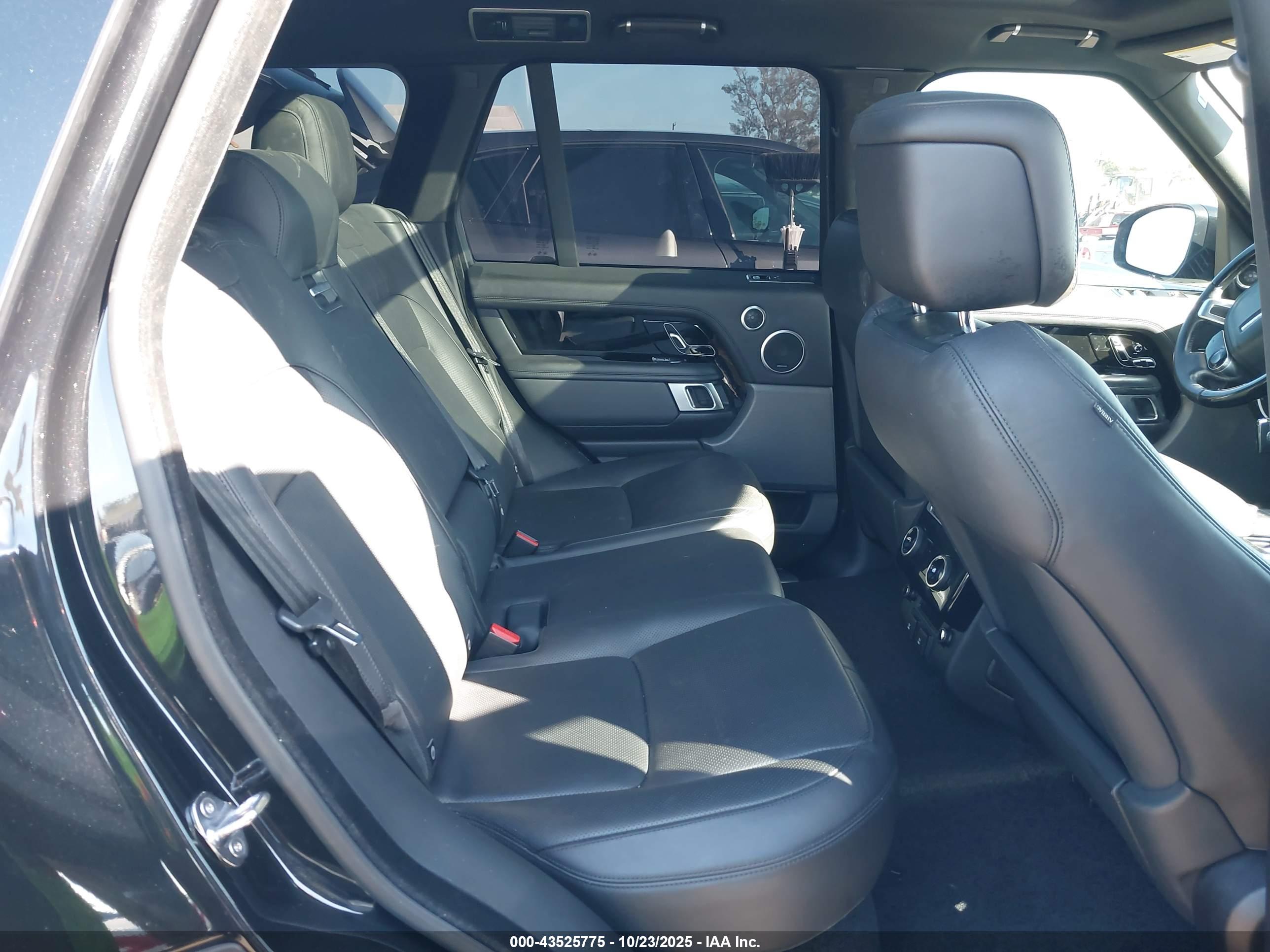 LAND ROVER image 8