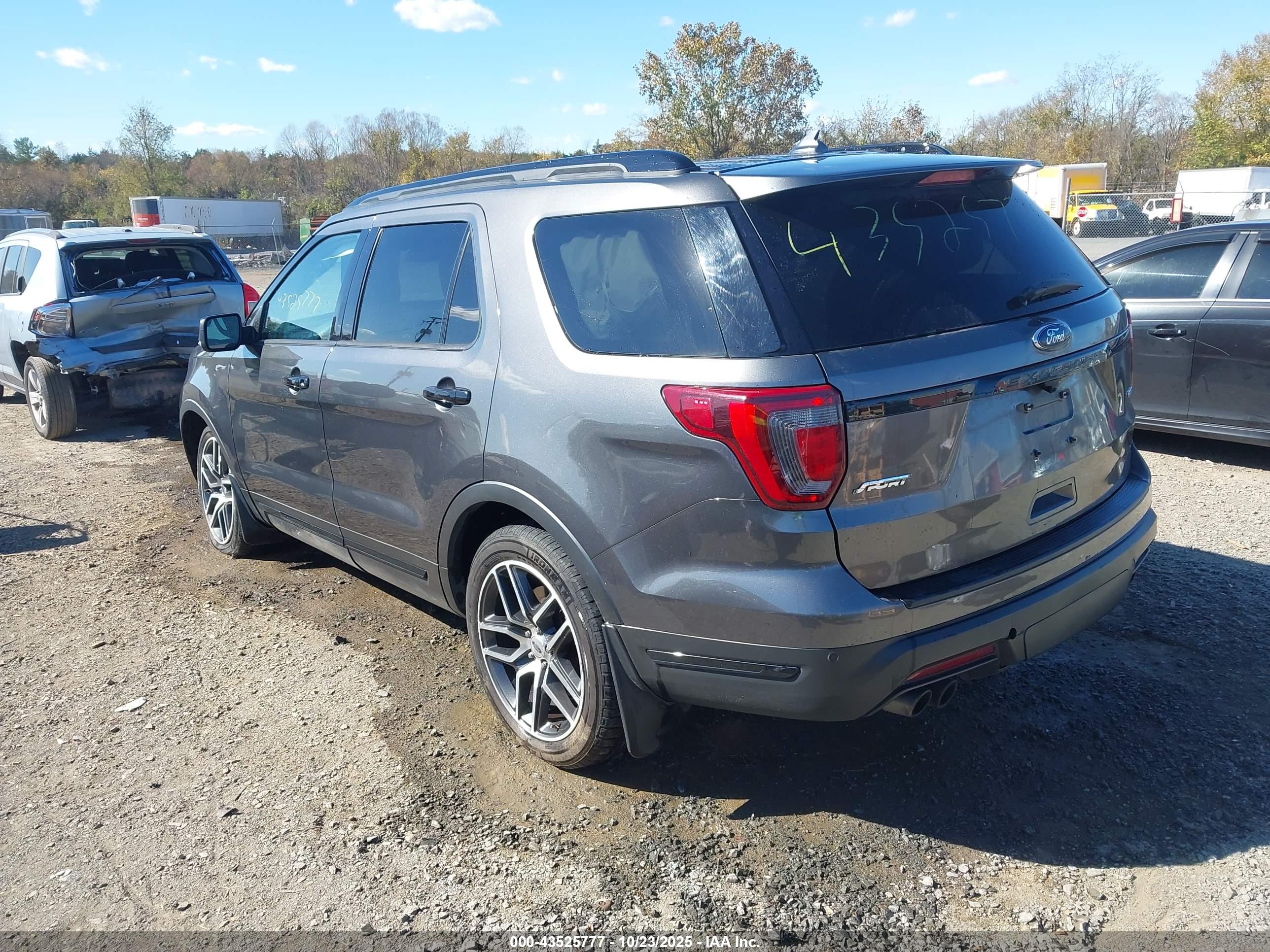 FORD EXPLORER image 3