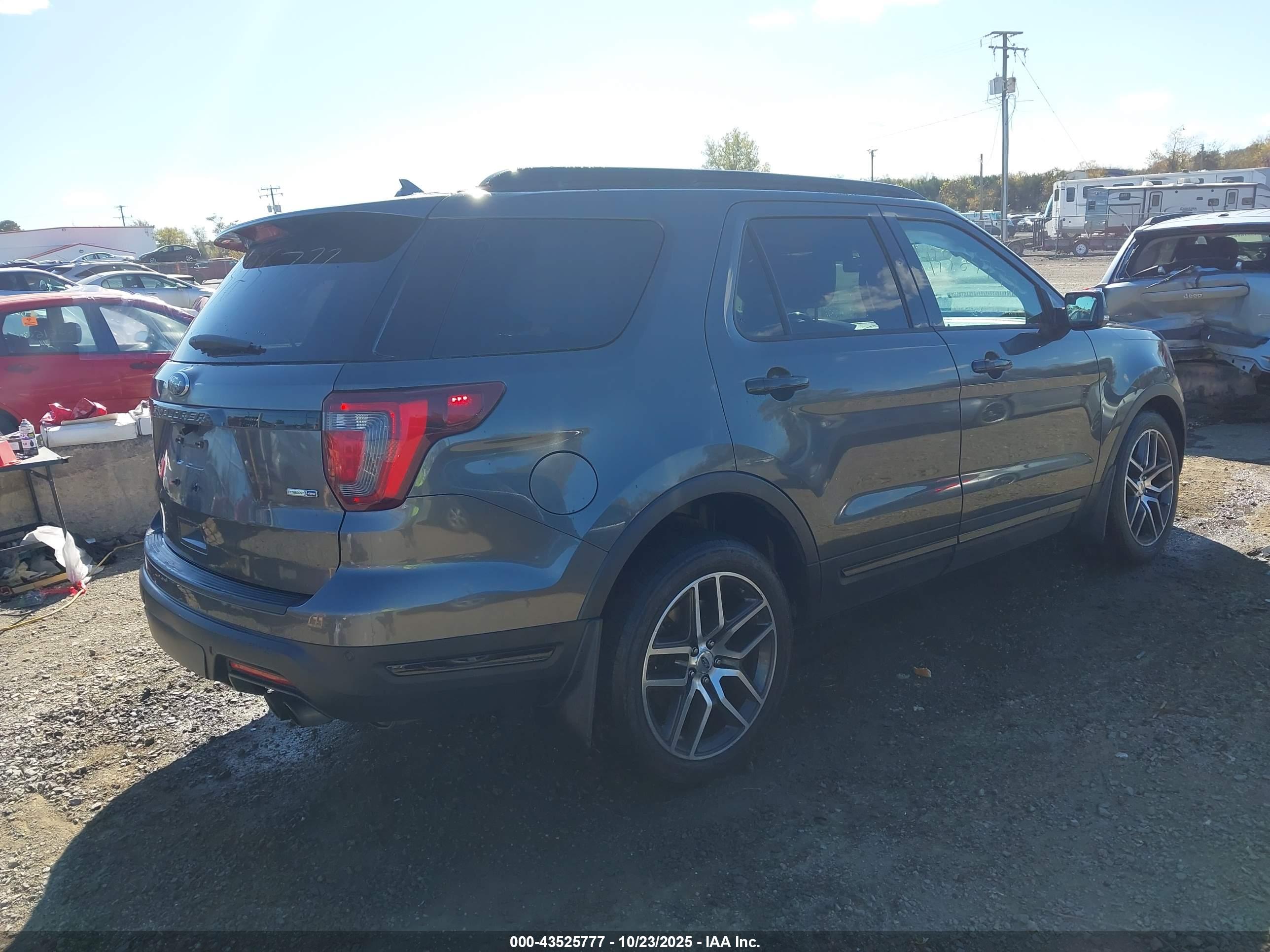 FORD EXPLORER image 4