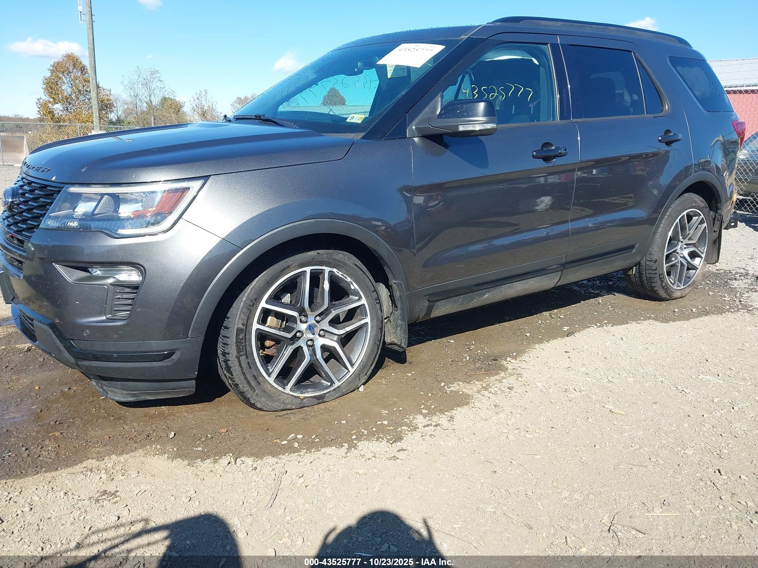 FORD EXPLORER image 6