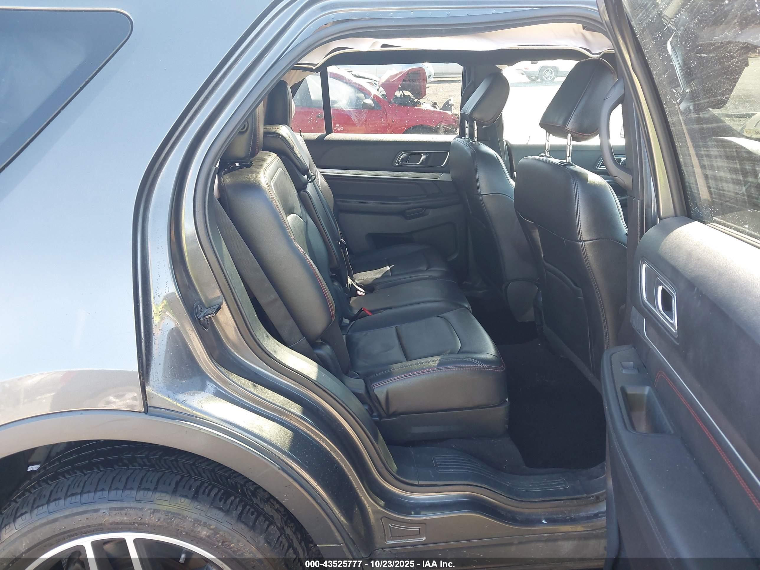 FORD EXPLORER image 8