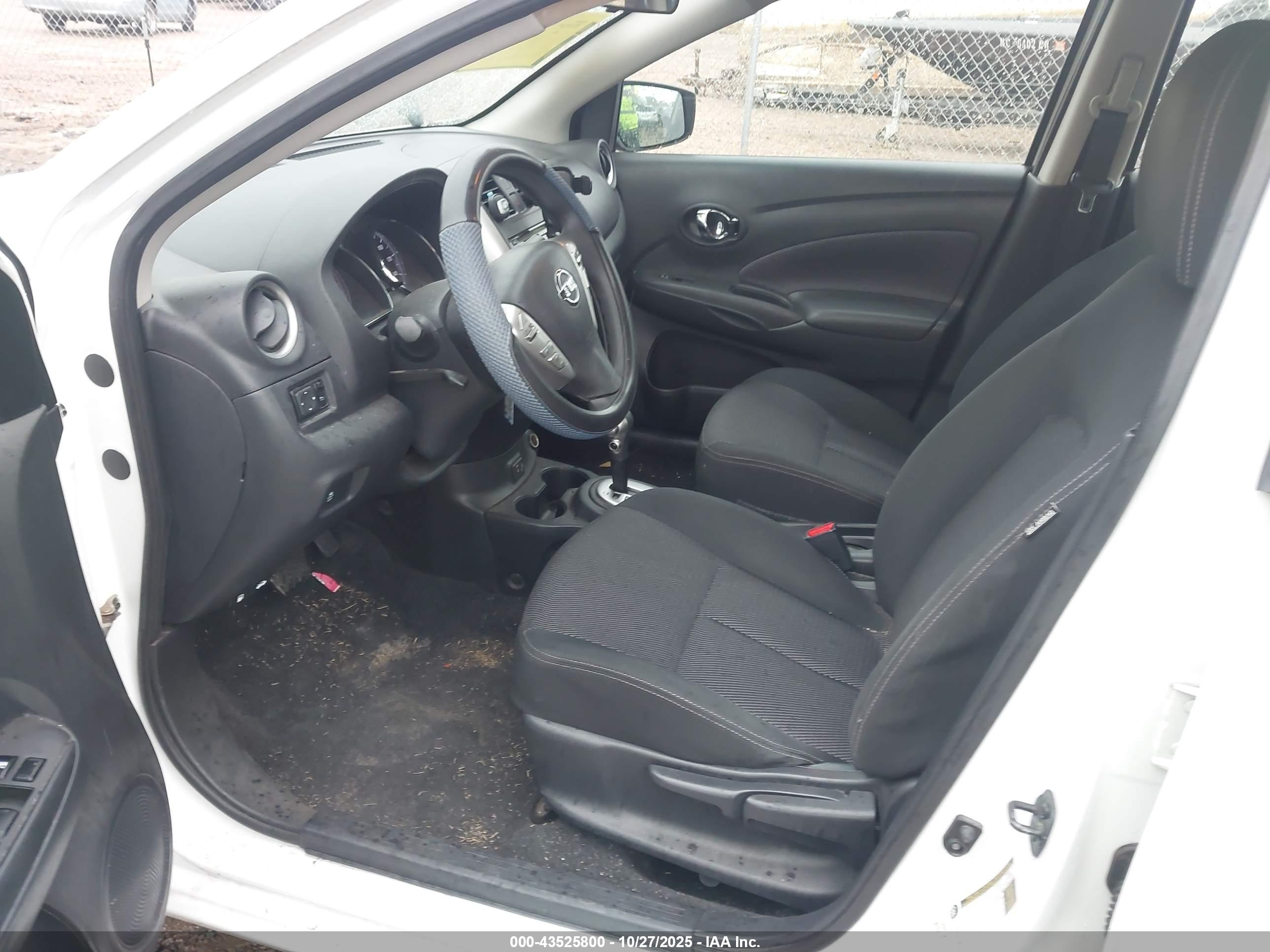 NISSAN VERSA image 5
