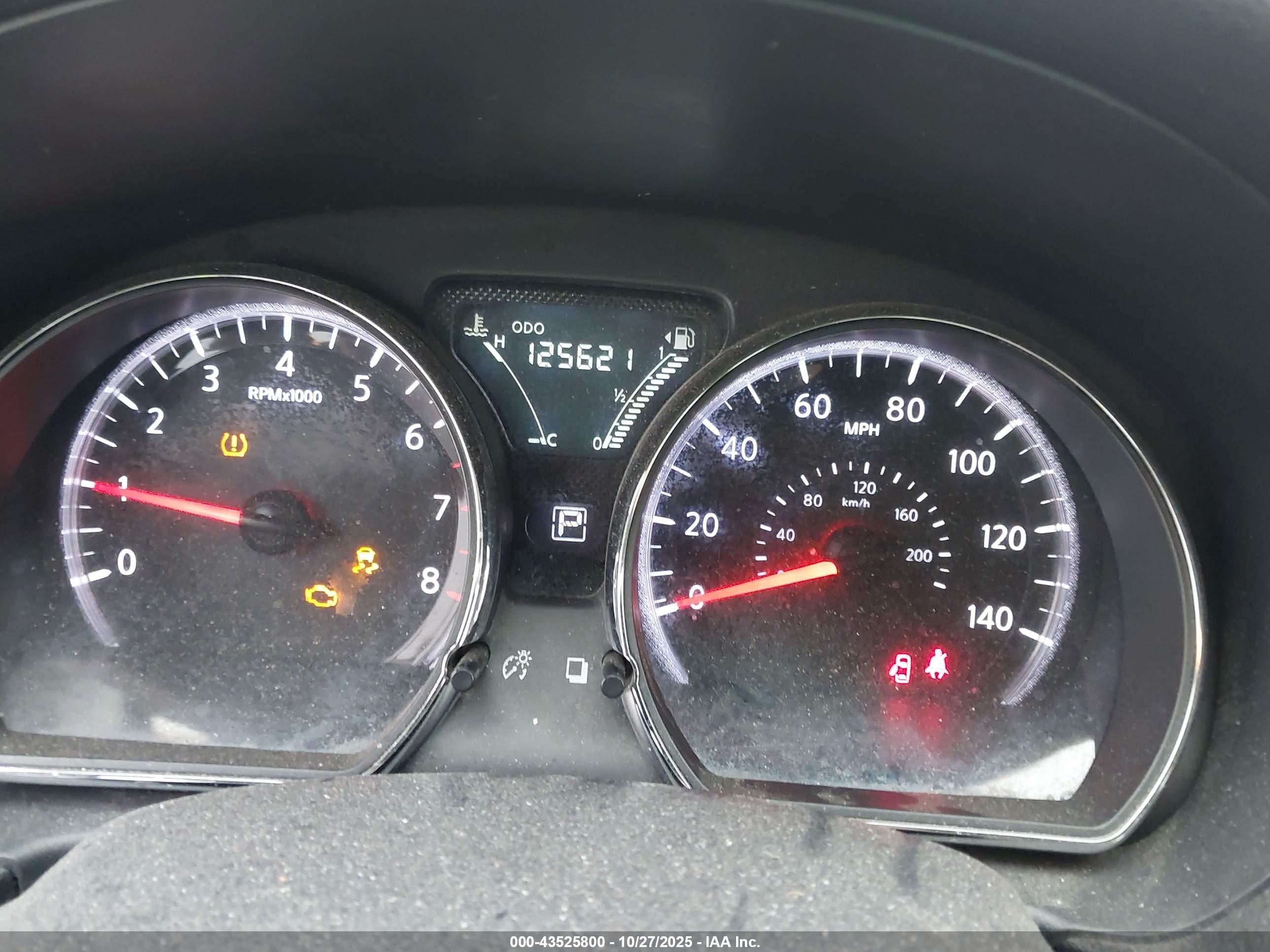 NISSAN VERSA image 7