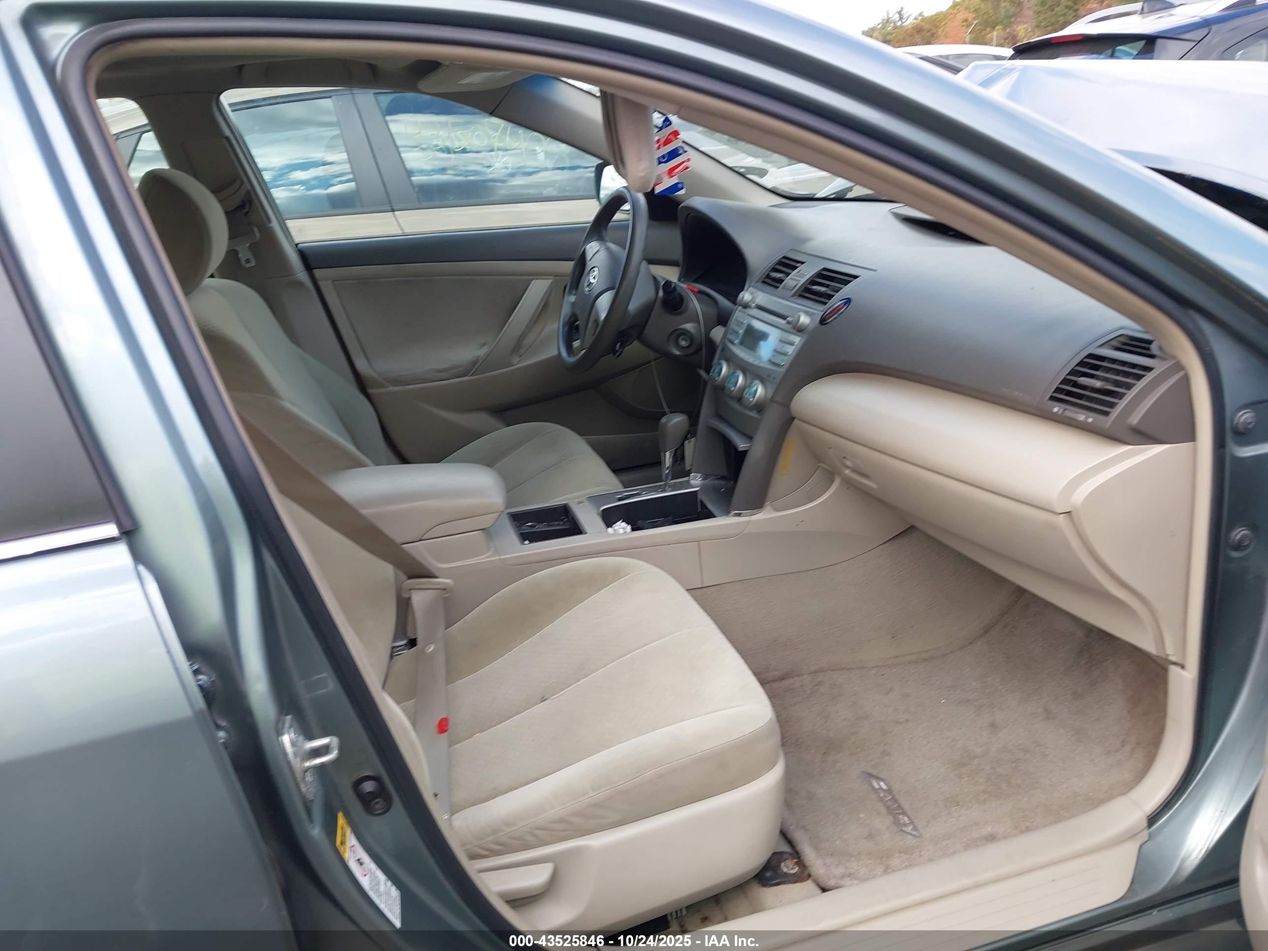 TOYOTA CAMRY image 5