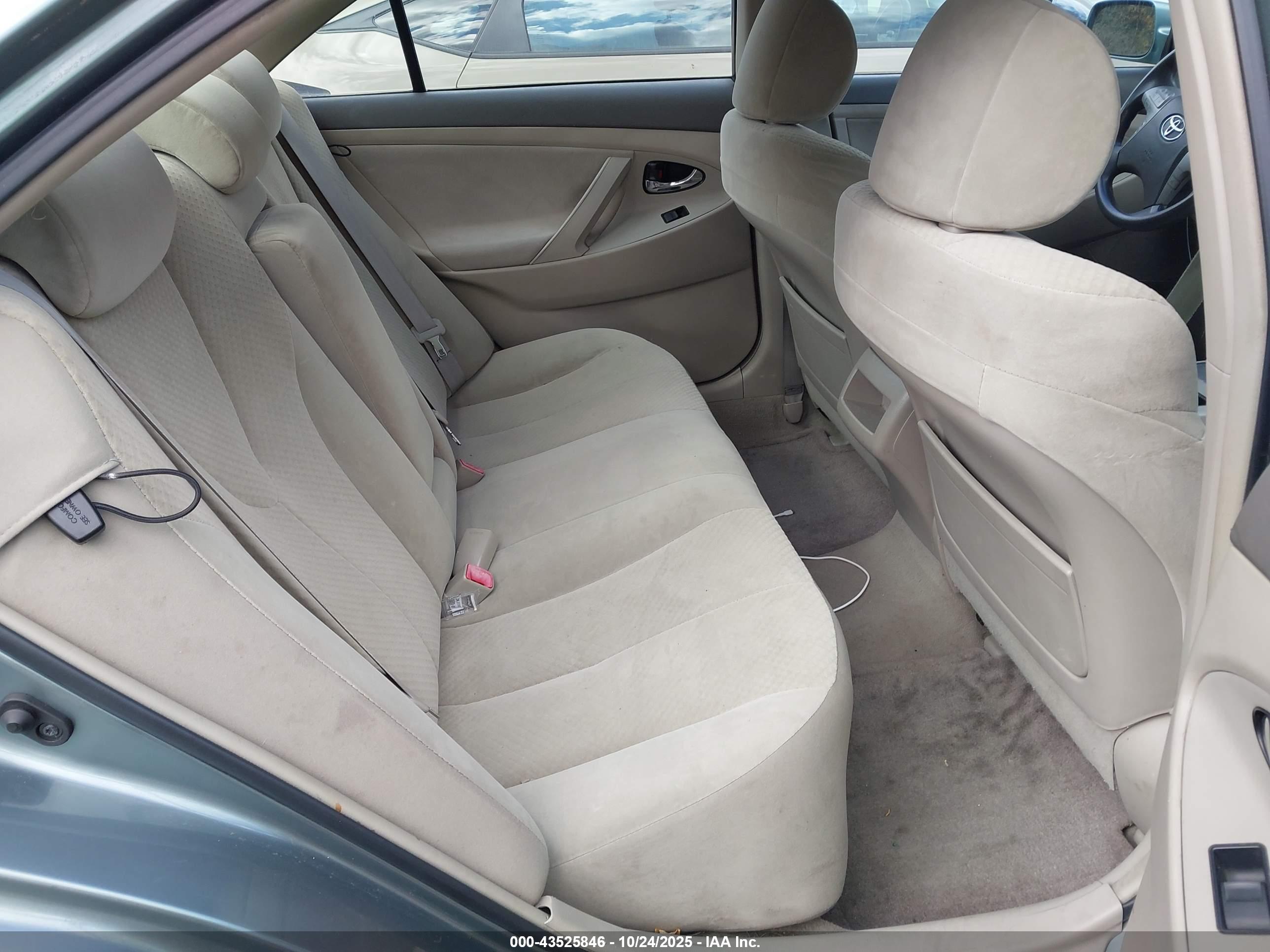 TOYOTA CAMRY image 8