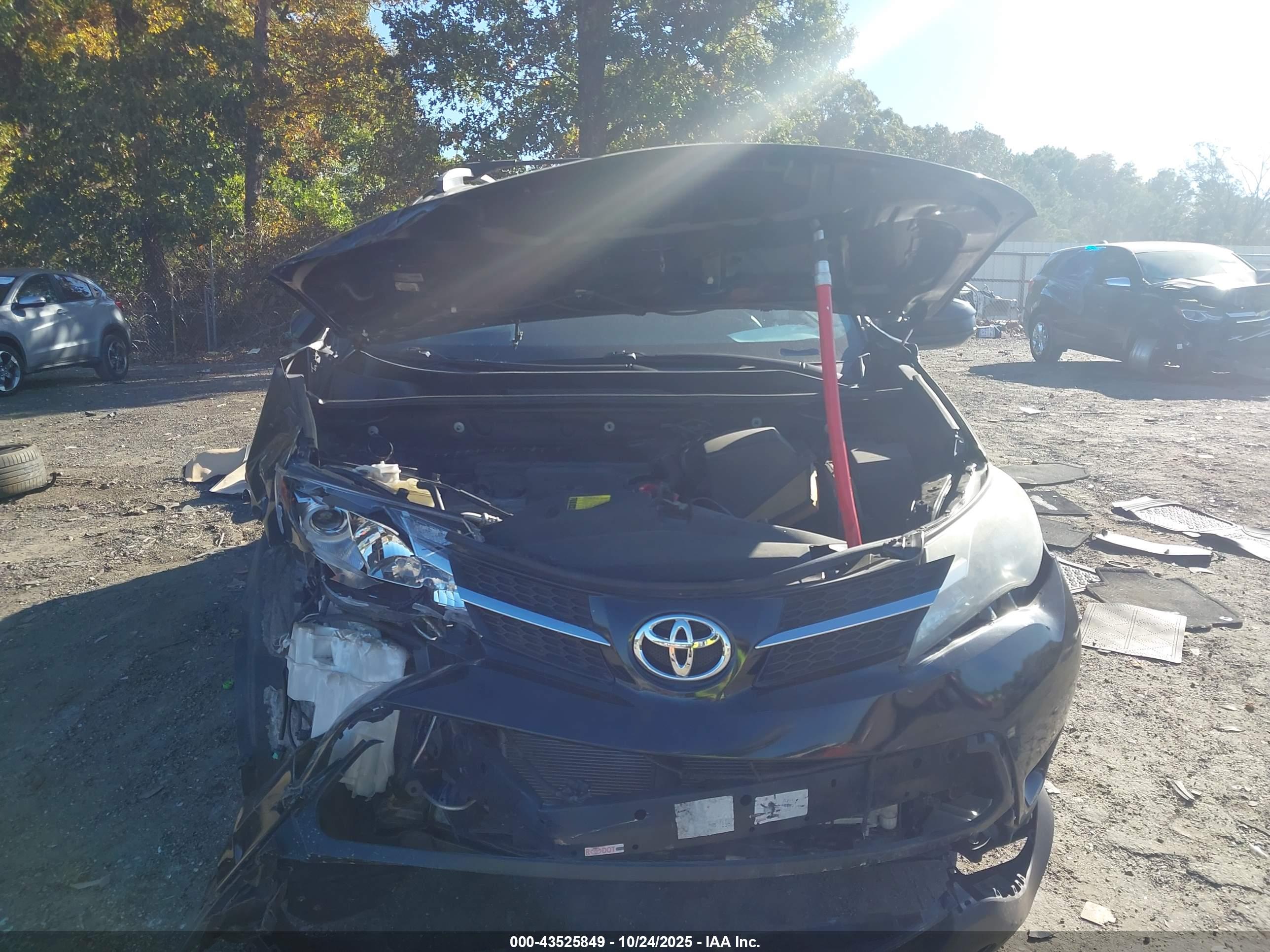 TOYOTA RAV4 image 10