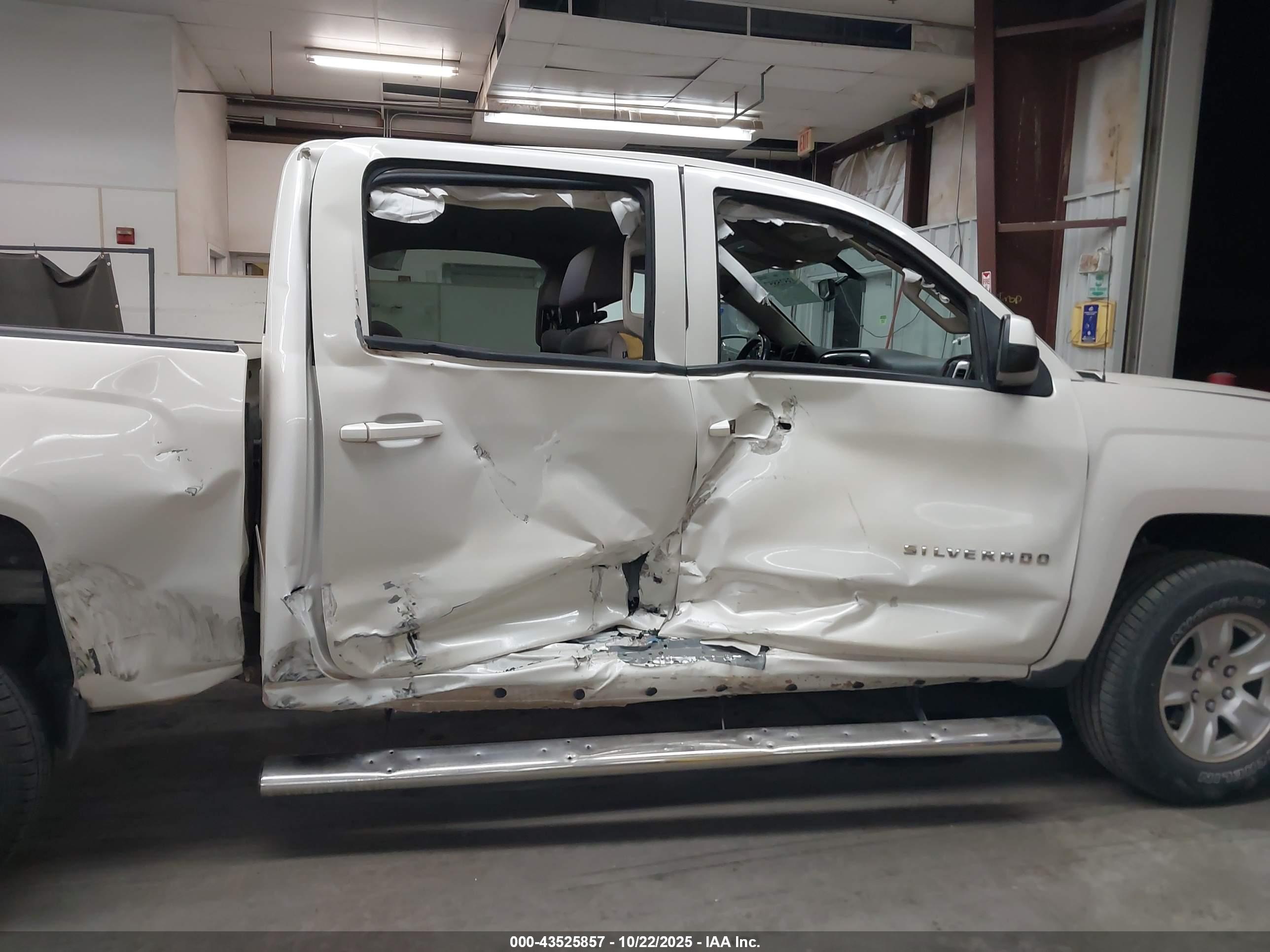 CHEVROLET SILVERADO image 6