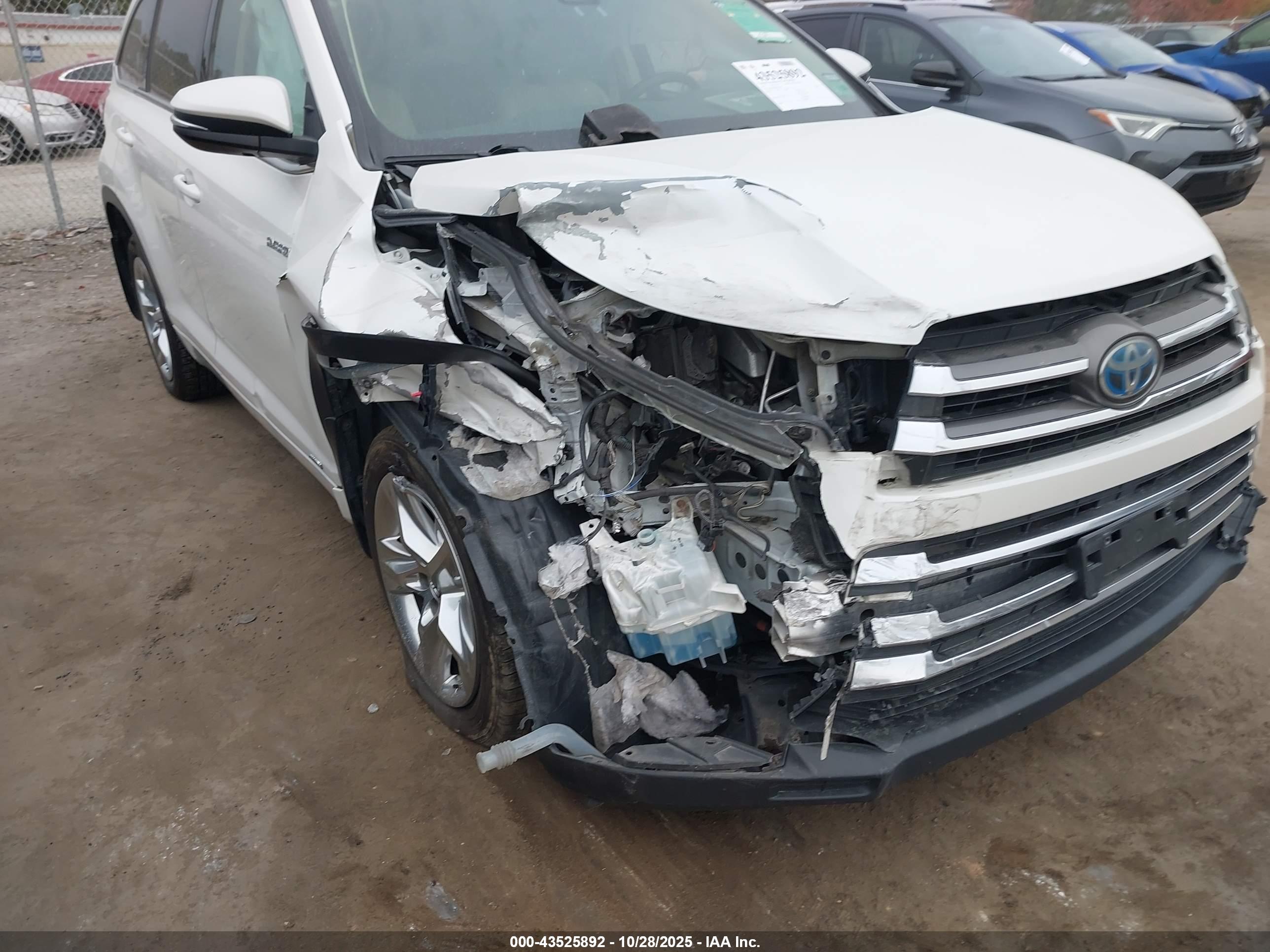 TOYOTA HIGHLANDER image 6